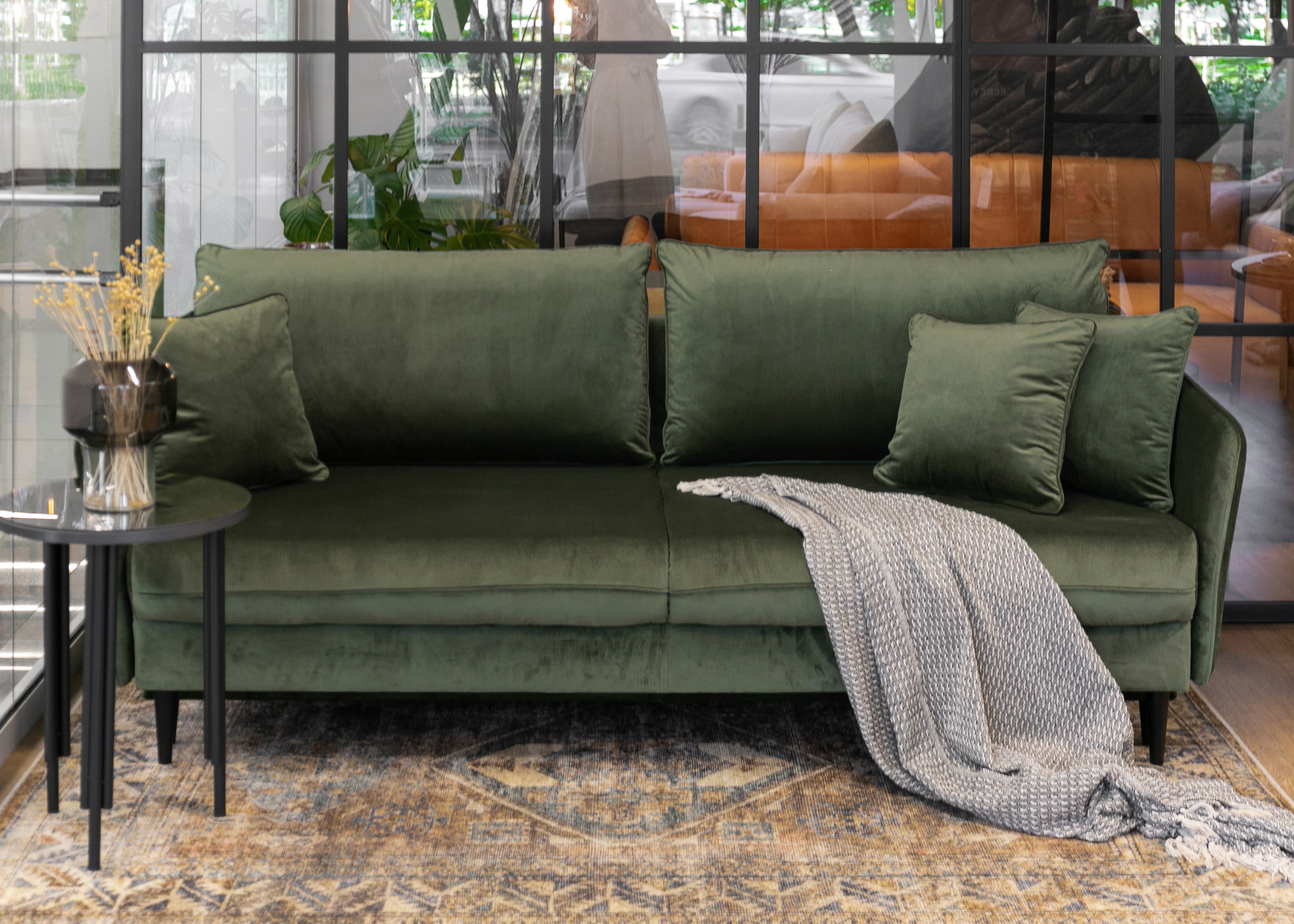 selsey-volio-3-sitzer-sofa-salbeigr-n-samt-wasserabweisend-schwarze-beine image 2