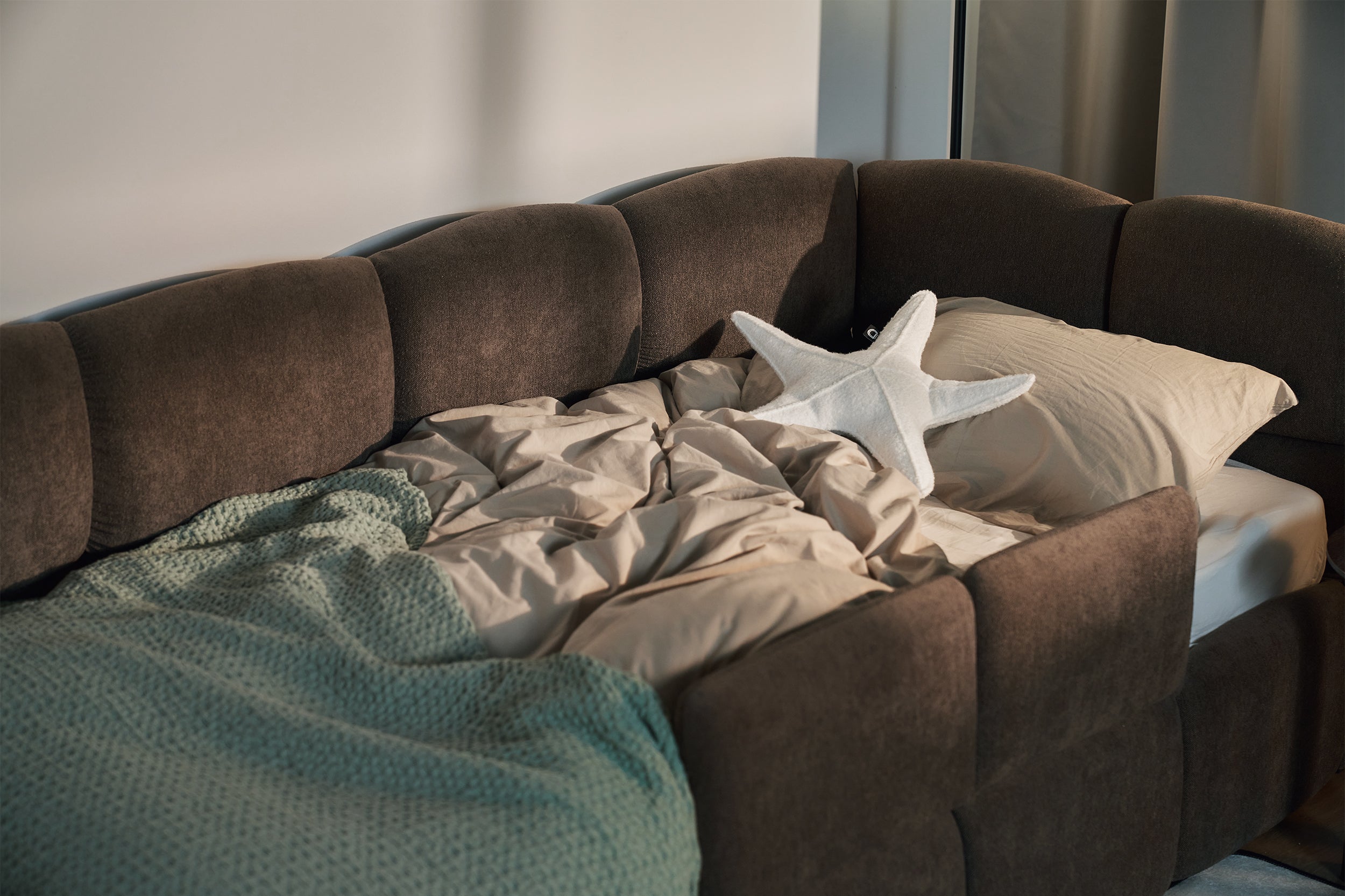 selsey-cloudy-jugendbett-90x200-cm-rechtsseitig-mit-stauraum-brauner-chenille image 6