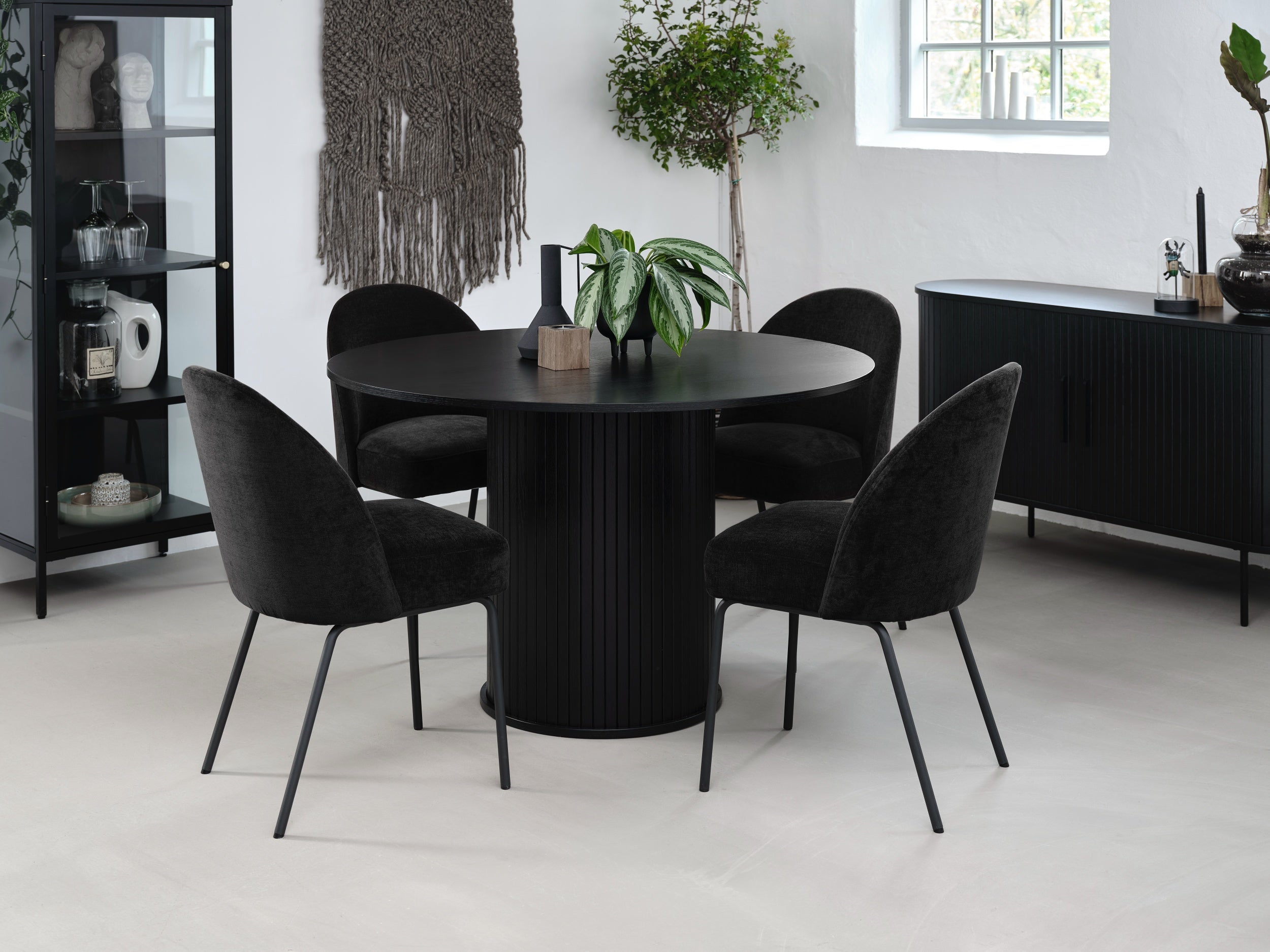 selsey-gativel-runder-esstisch-120-cm-lamellen-eiche-schwarz image 1