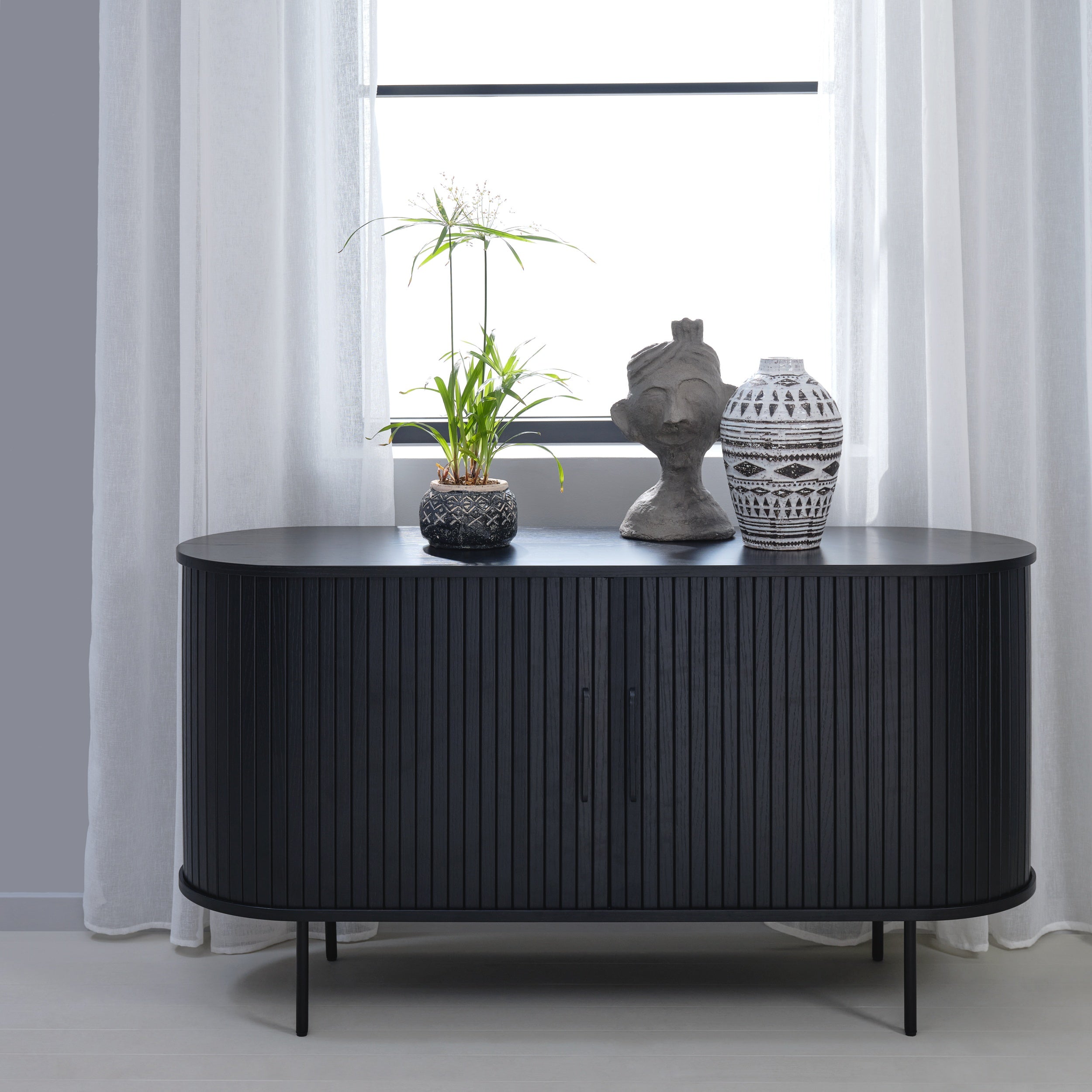 selsey-gativel-kommode-140x76-cm-lamellen-eiche-schwarz image 2