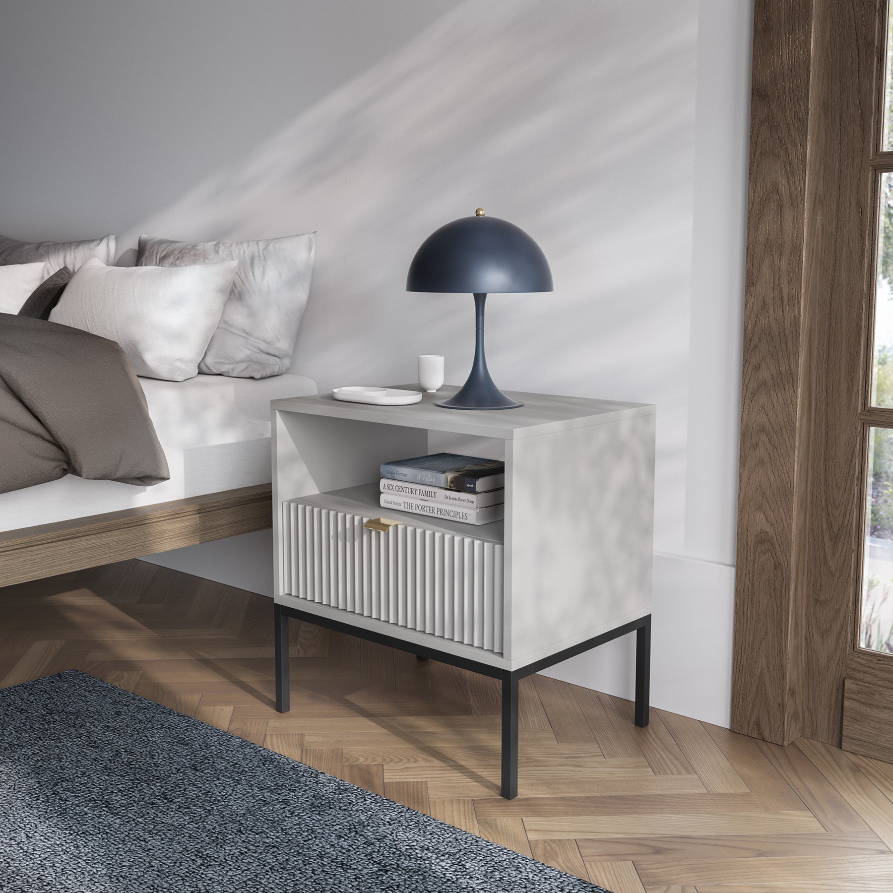 selsey-vellore-nachttisch-54-cm-grau-geriffelte-front-goldener-griff image 2