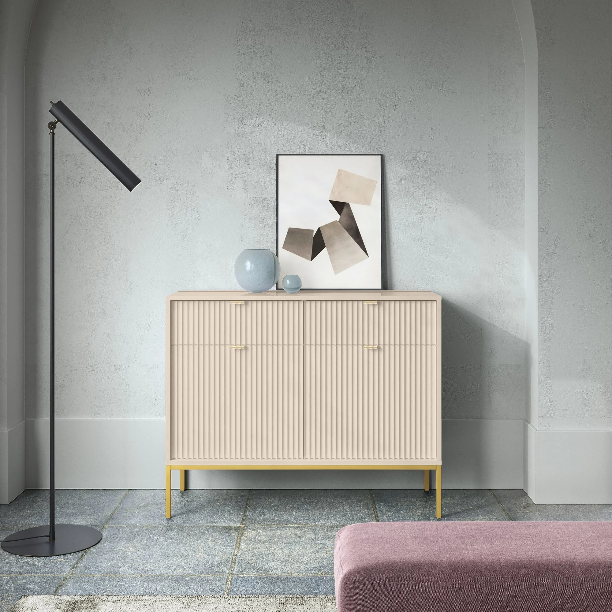 selsey-vellore-zweit-rige-kommode-104-cm-beige-mit-gerillten-fronten-und-goldene image 2