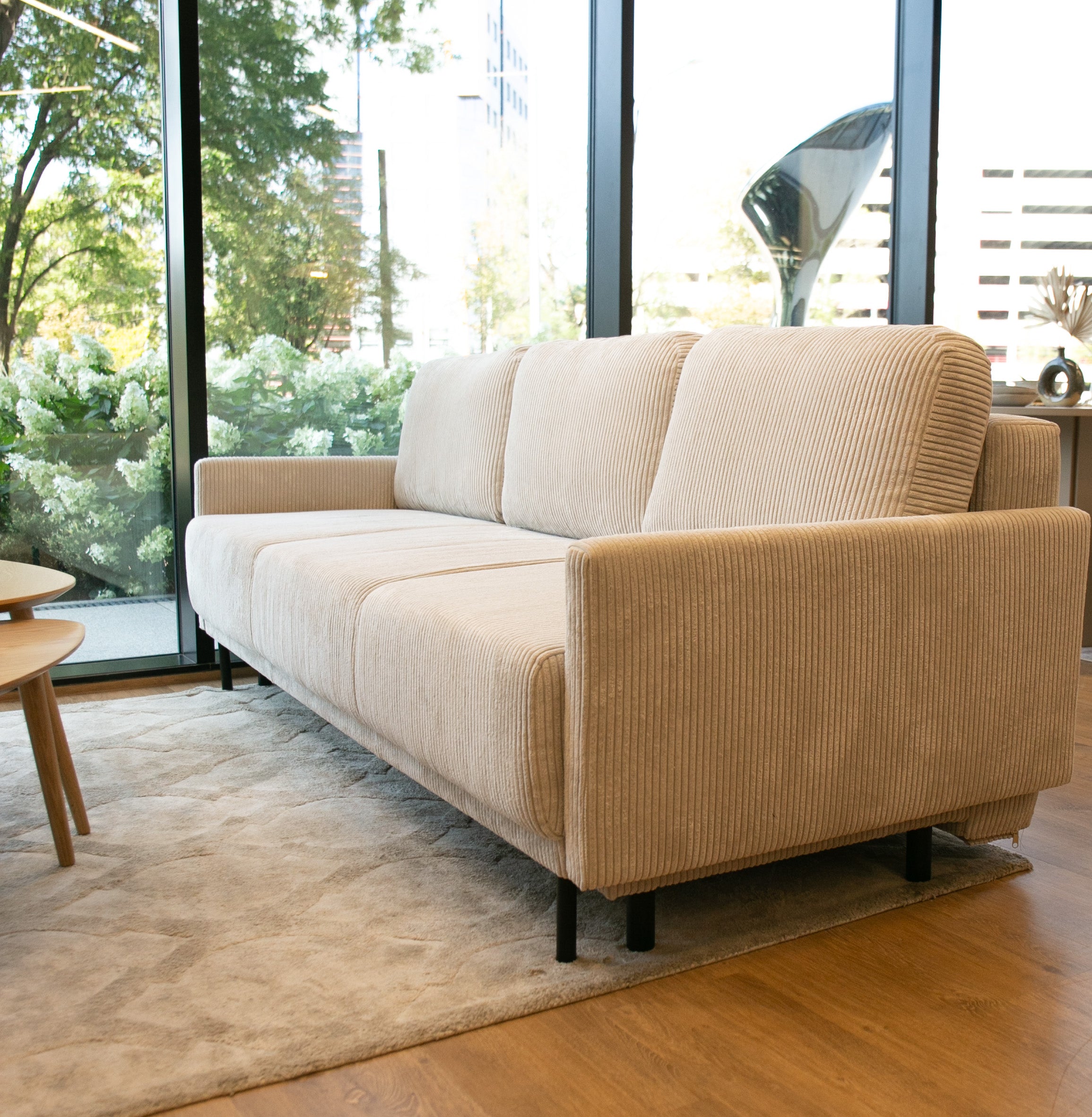 selsey-hamiel-dreisitziges-klappsofa-mit-stauraum-hellbeiger-cord image 5
