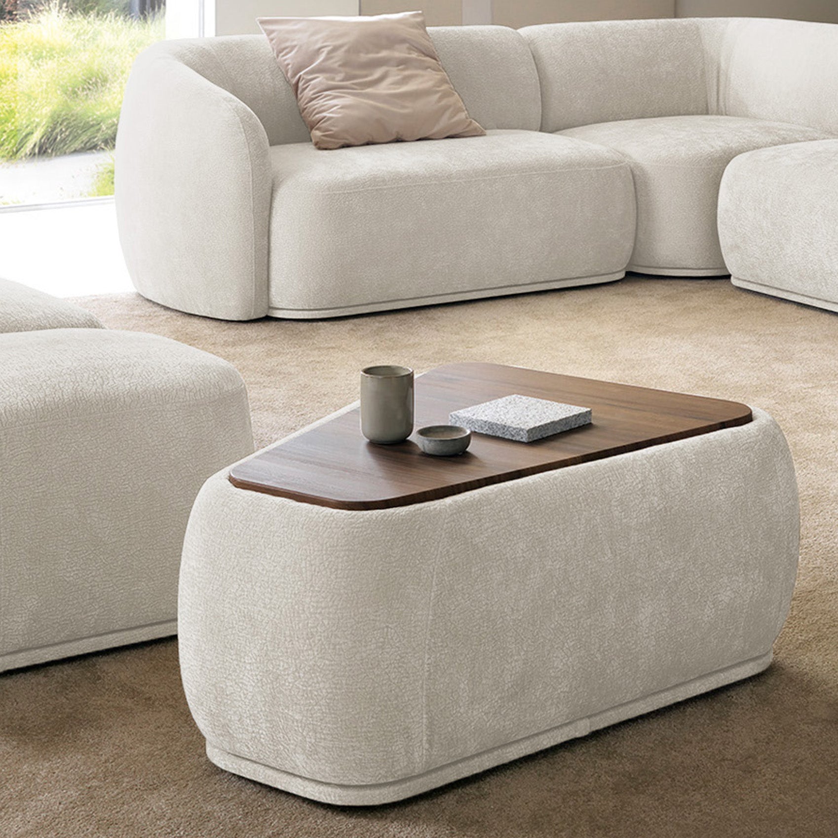 selsey-bommo-modulares-dreieckiges-hocker-element-mit-tischplatte-cremefarbenes- image 3