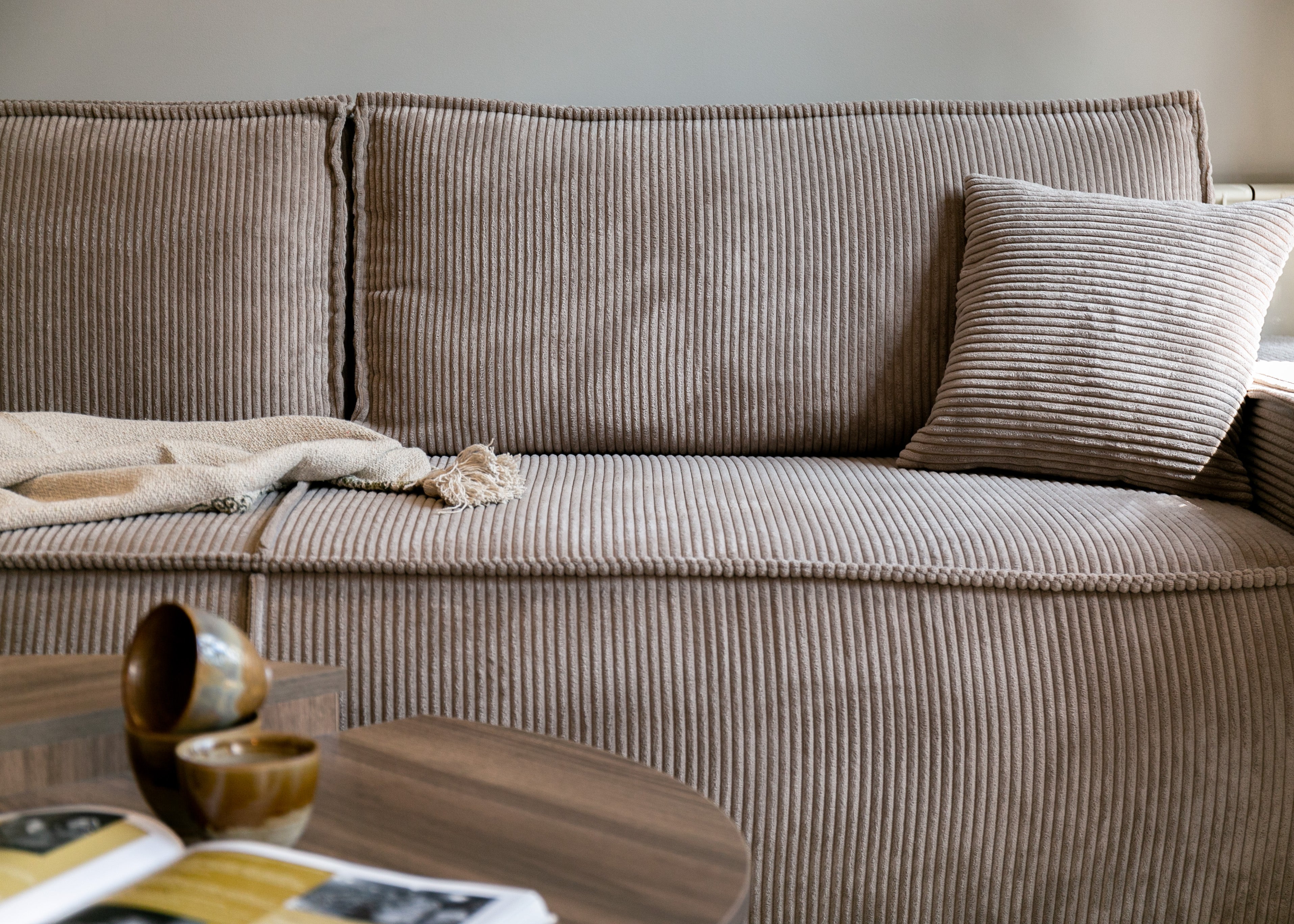 selsey-farese-3-sitzer-schlafsofa-ausklappbar-mit-stauraum-beige-cord image 5