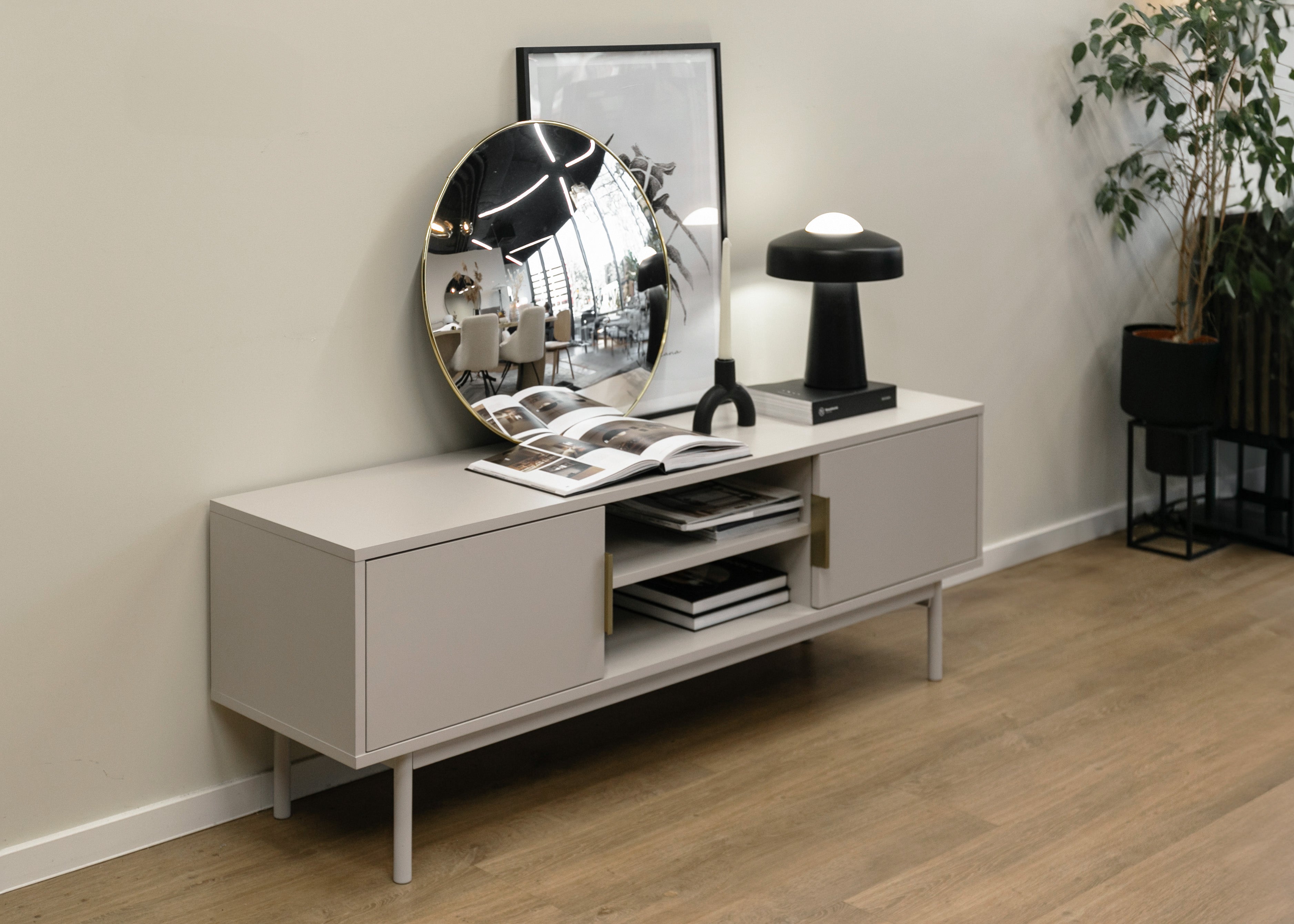 selsey-viviaro-tv-schrank-154-cm-kaschmir-mit-2-t-ren-und-nischen image 3