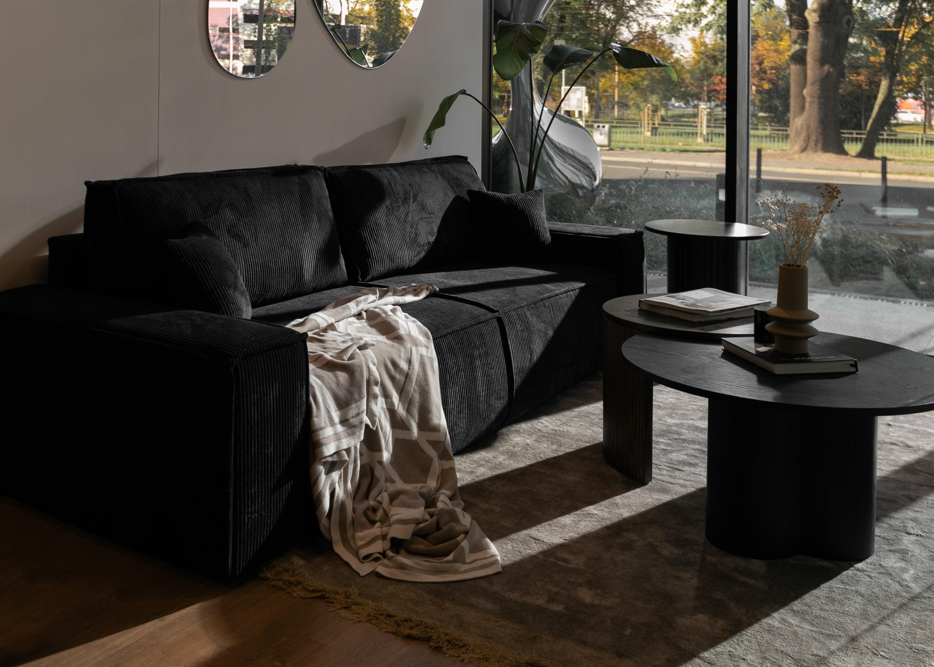 selsey-farese-dreisitziges-schlafsofa-mit-stauraum-schwarzer-cordstoff image 3