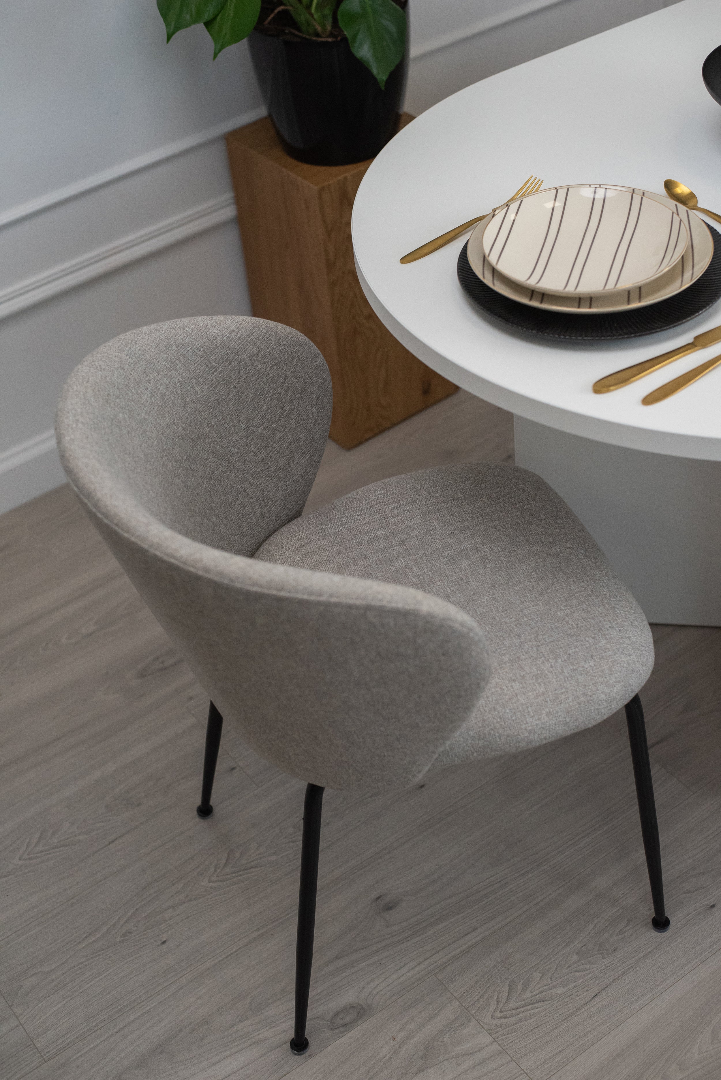 selsey-mealize-polsterstuhl-graubeige-flechtoptik-hydrophob-schwarze-beine image 4