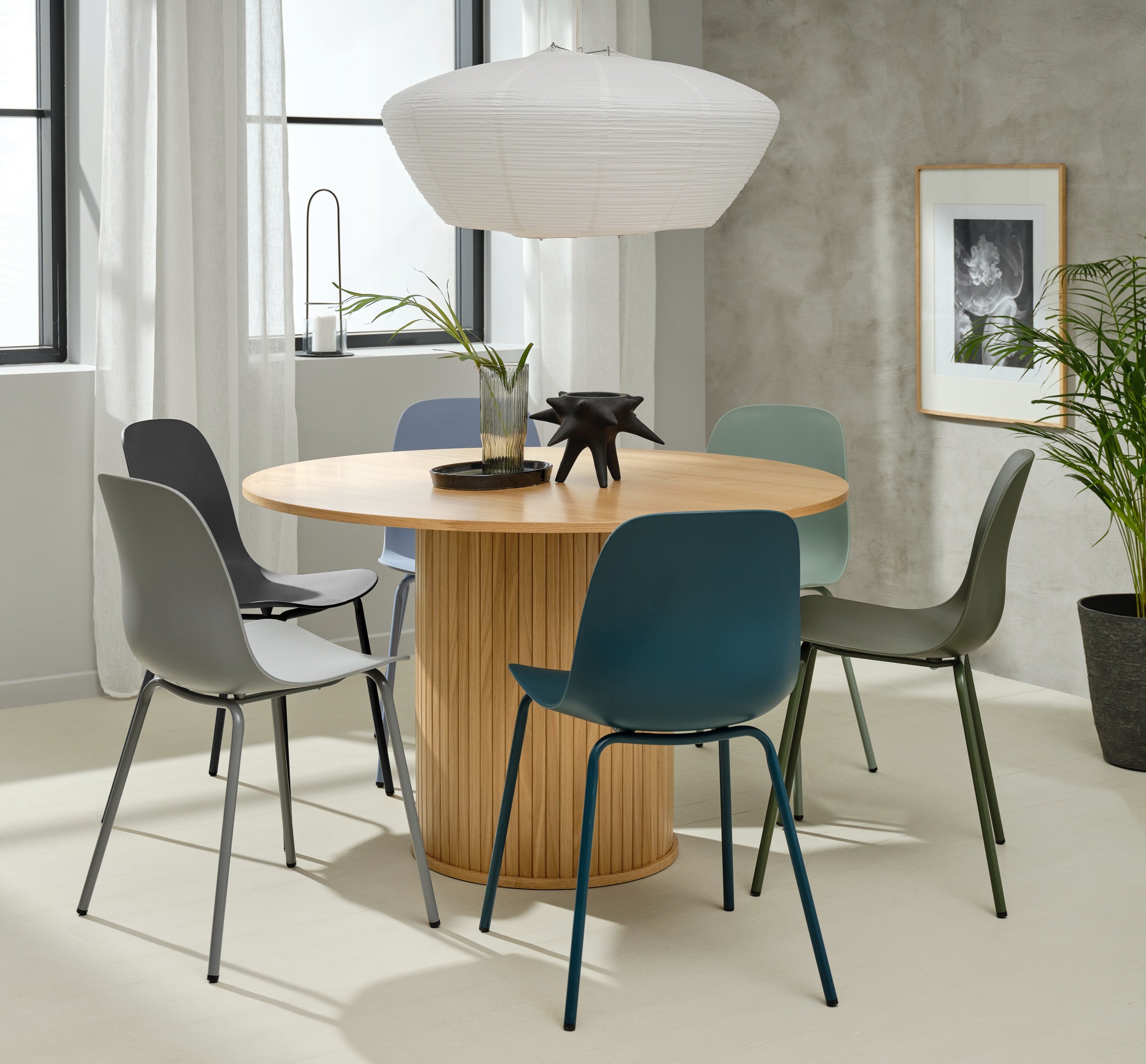 selsey-gativel-runder-tisch-120-cm-lamellen-eiche-natur-mit-runder-basis image 6