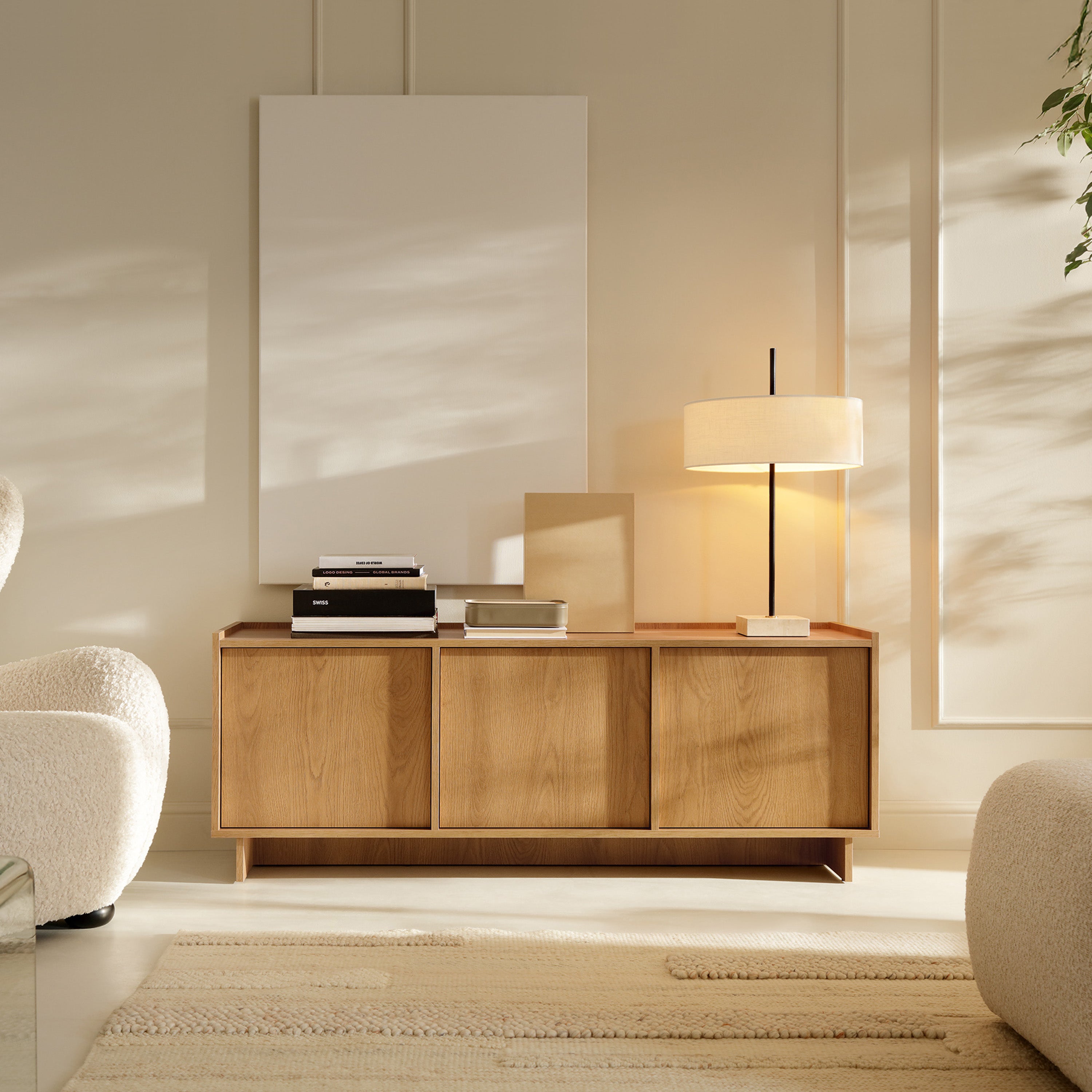 selsey-yasumi-dreit-riger-tv-schrank-147-cm-karamelleiche image 2
