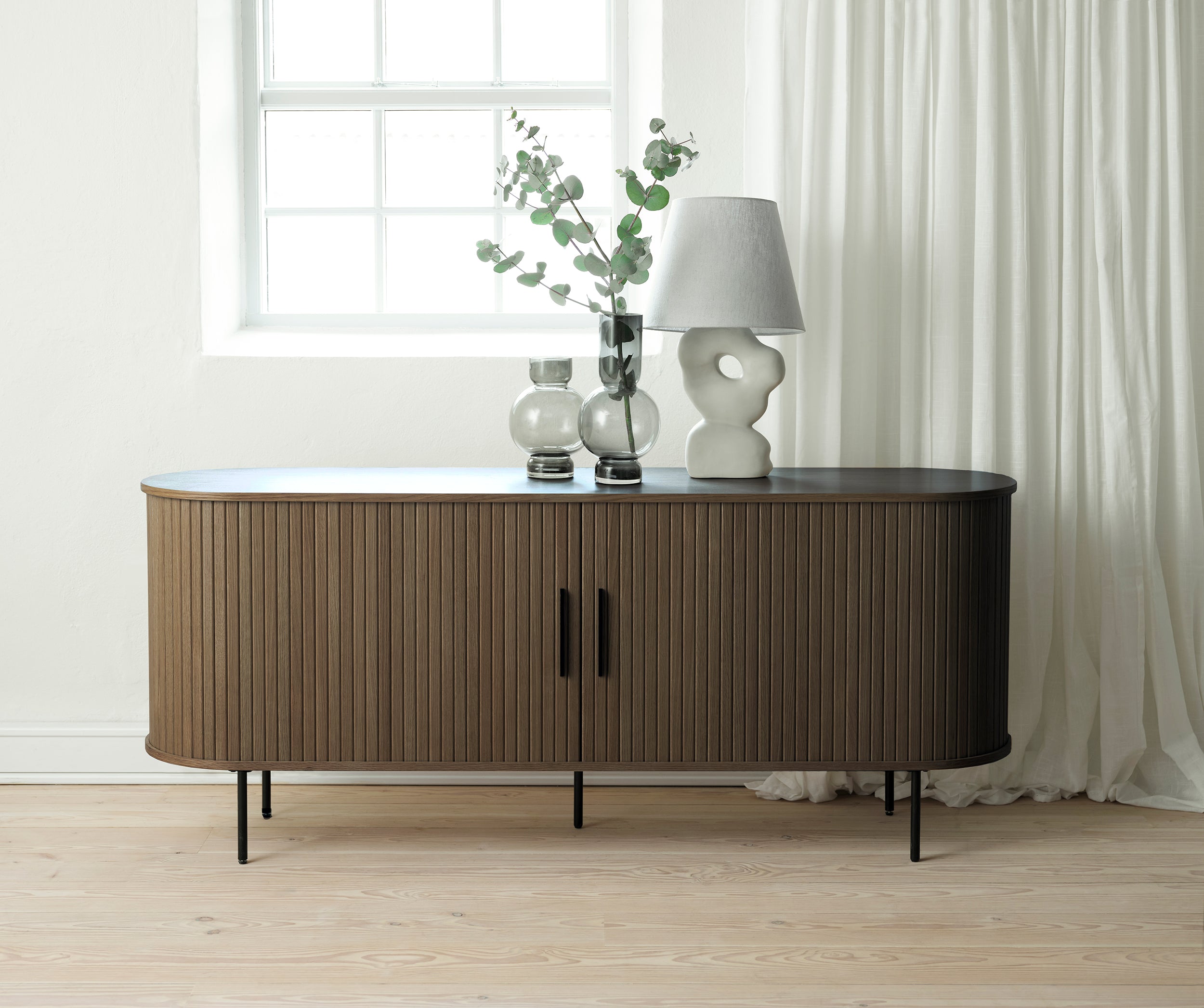 selsey-gativel-kommode-180x76-cm-mit-lamellen-gebrannte-eiche image 2