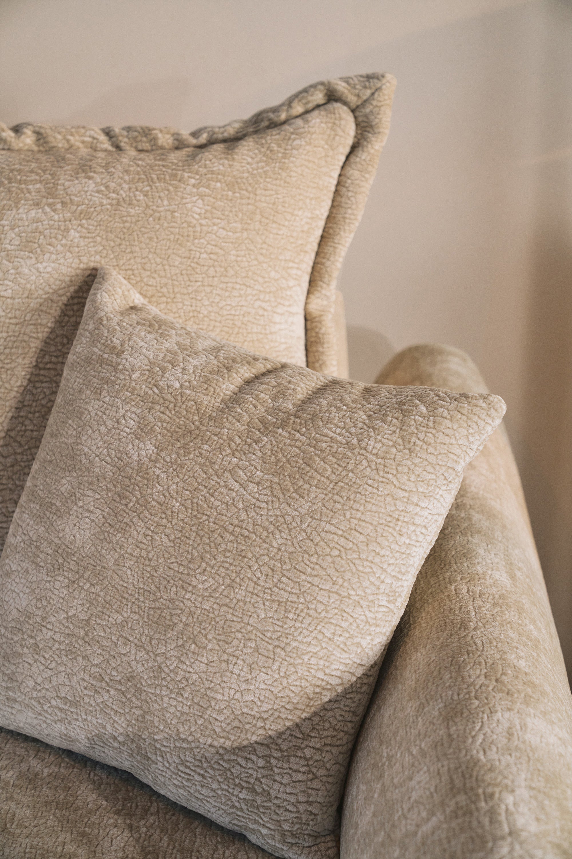 selsey-cushi-ecksofa-mit-schlaffunktion-rechts-l-form-mit-stauraum-beige-chenill image 8