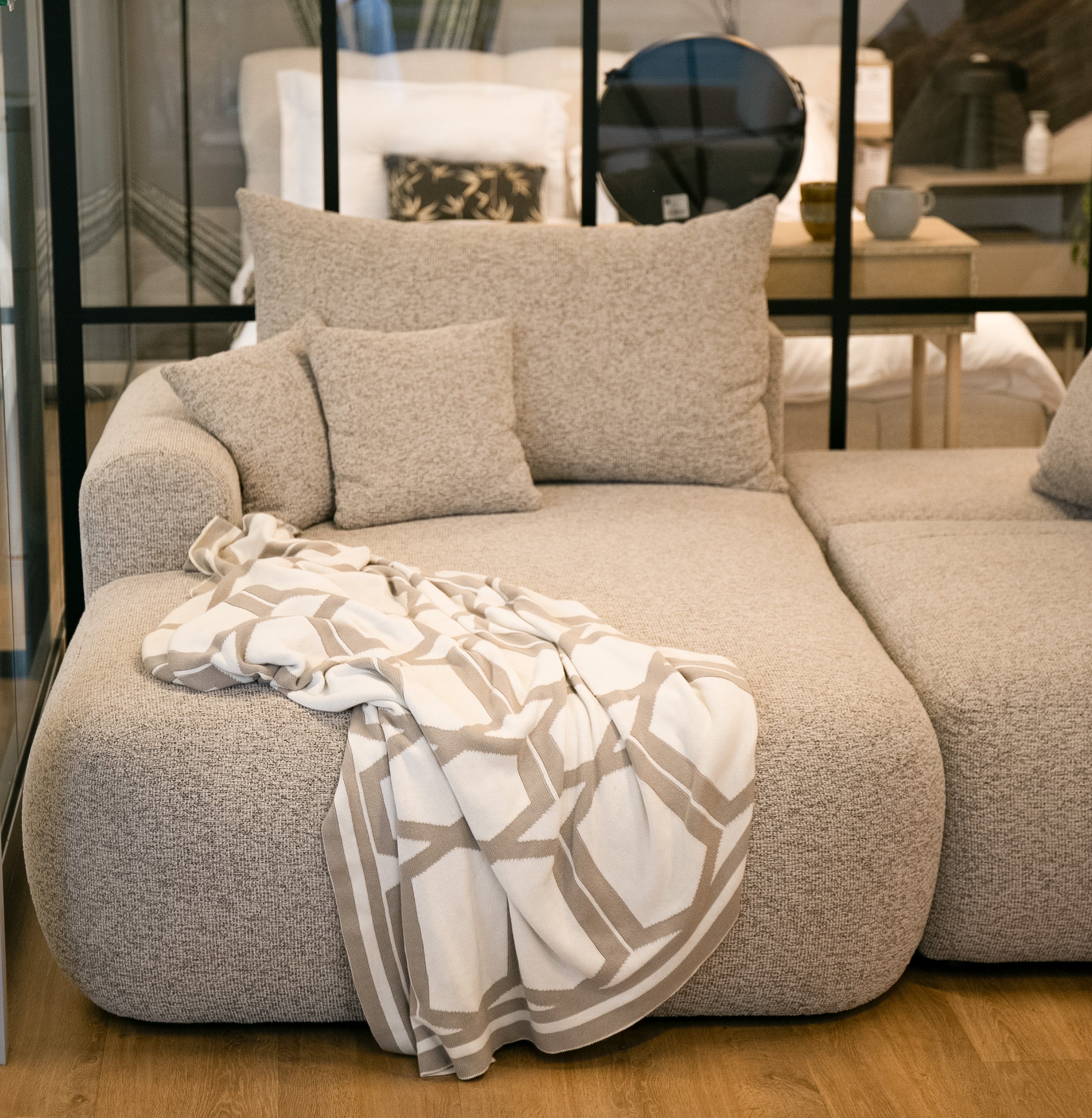 selsey-ovo-ecksofa-mit-schlaffunktion-l-form-links-hellgraues-geflecht image 8