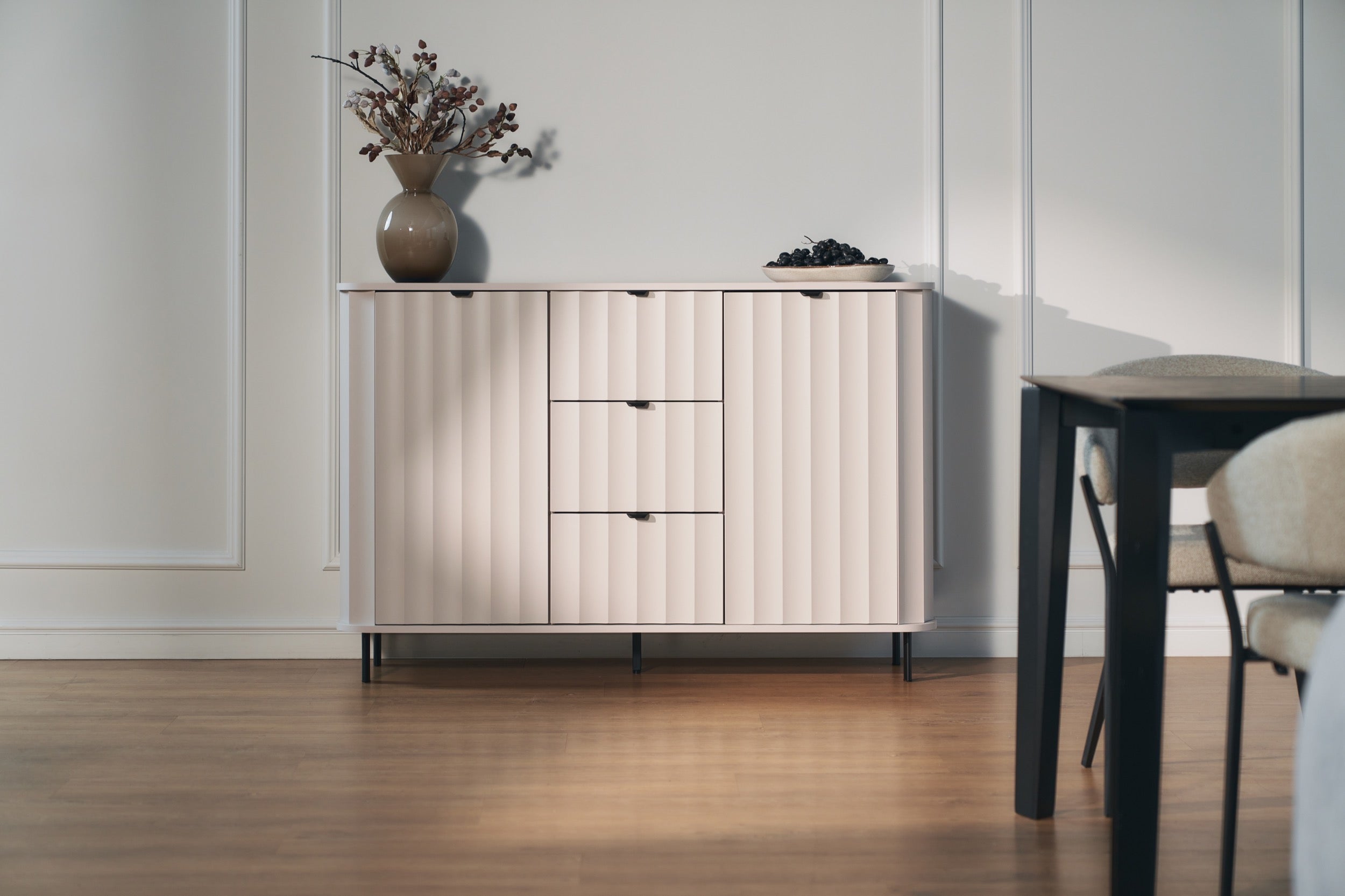 selsey-novado-zweit-rige-kommode-137-cm-kaschmir-mit-drei-schubladen image 5
