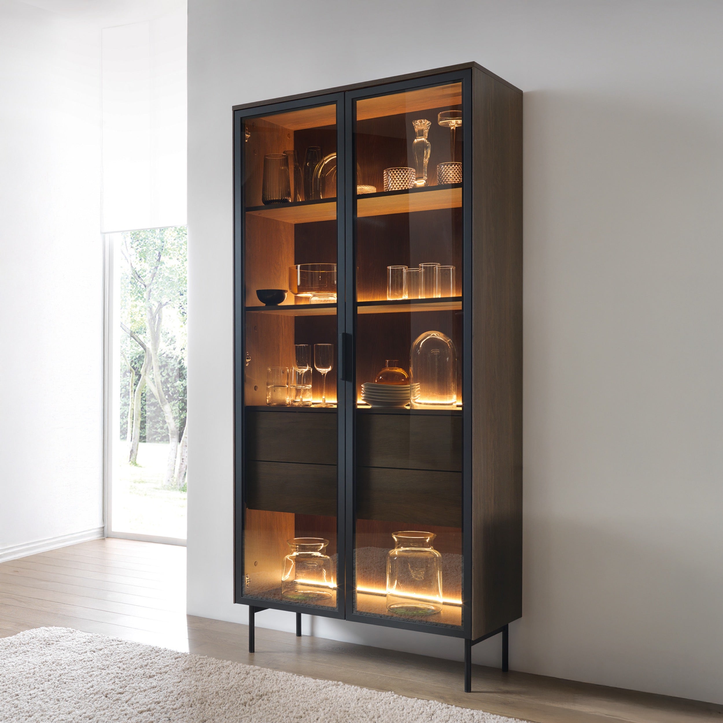 selsey-lumi-glast-r-vitrine-91-cm-eiche-dunin-mit-schubladen-und-beleuchtung image 2