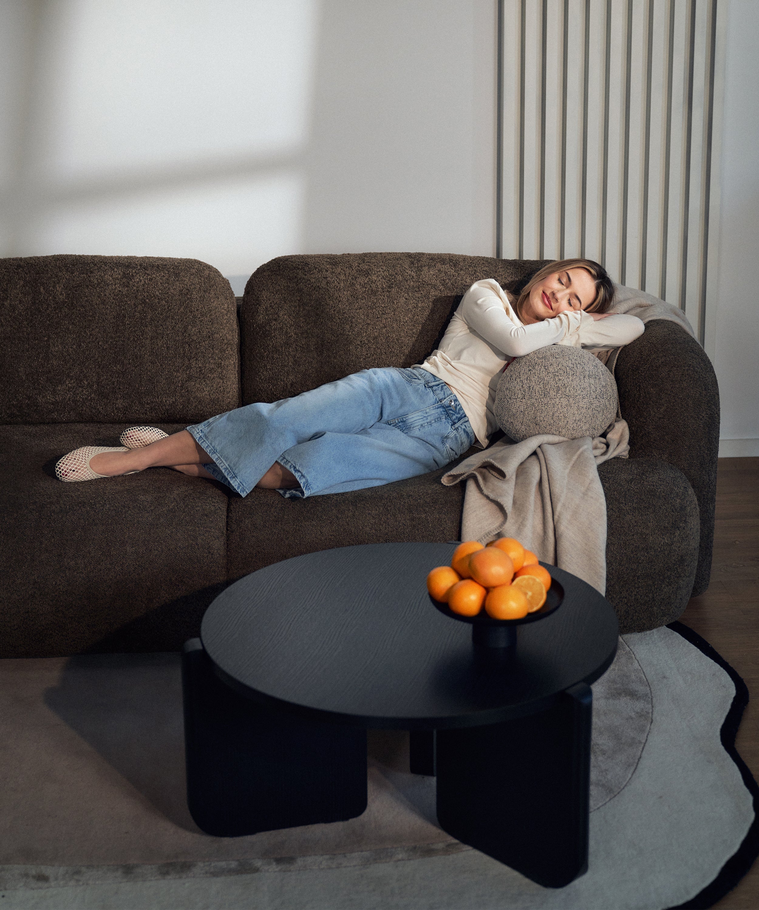 selsey-tvoya-dreisitziges-schlafsofa-ausklappbar-braunes-boucl image 2