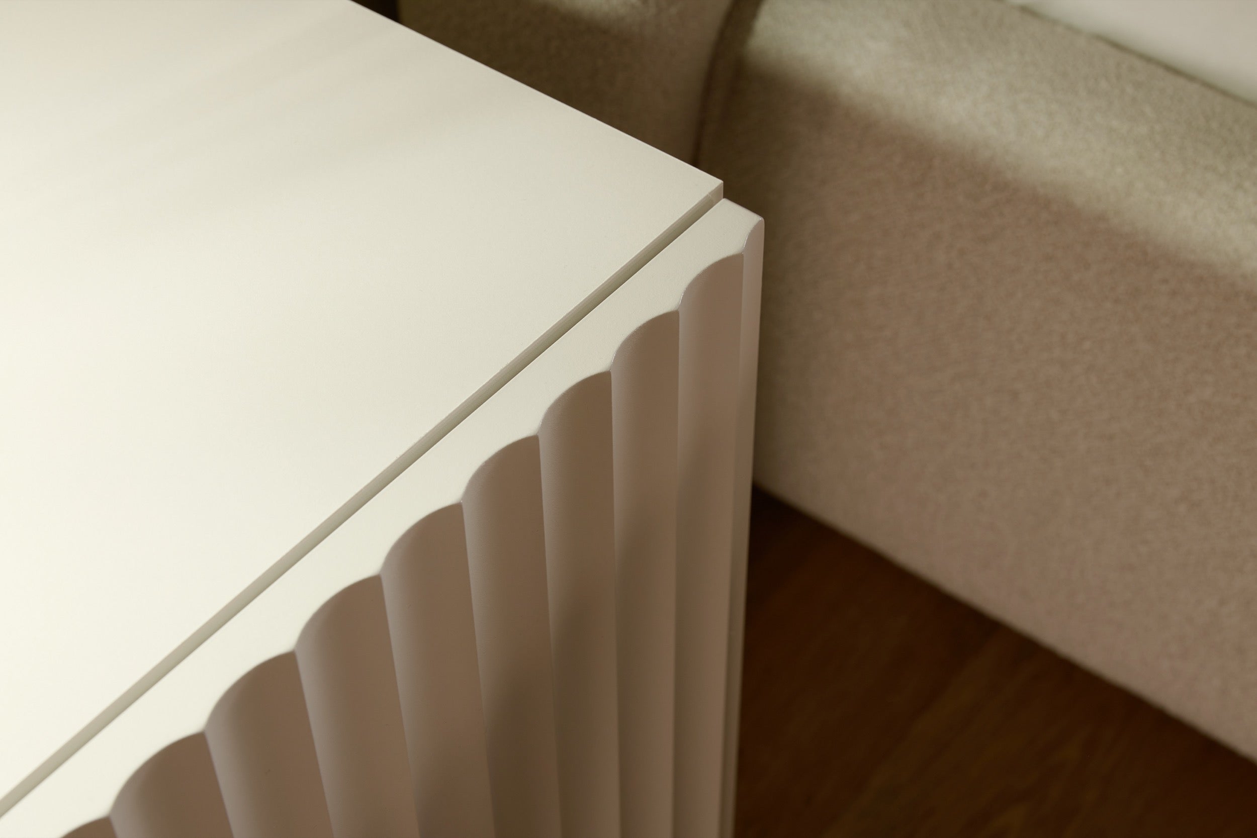 selsey-sunds-nachttisch-mit-t-r-50-cm-kaschmir-mit-rillenfront image 5
