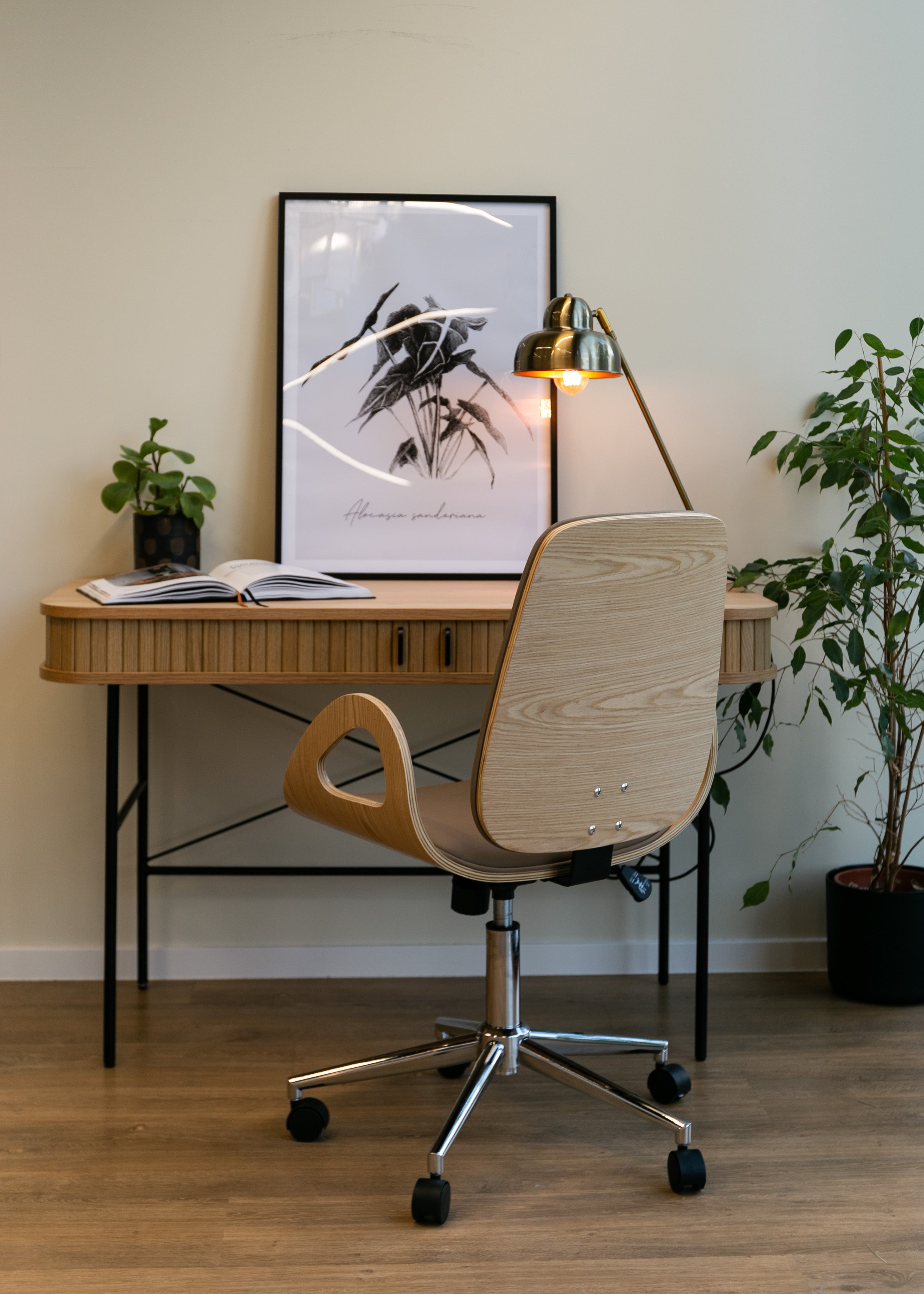 selsey-gativel-schreibtisch-120x60-cm-eiche-natur-mit-lamellen-t-ren image 2
