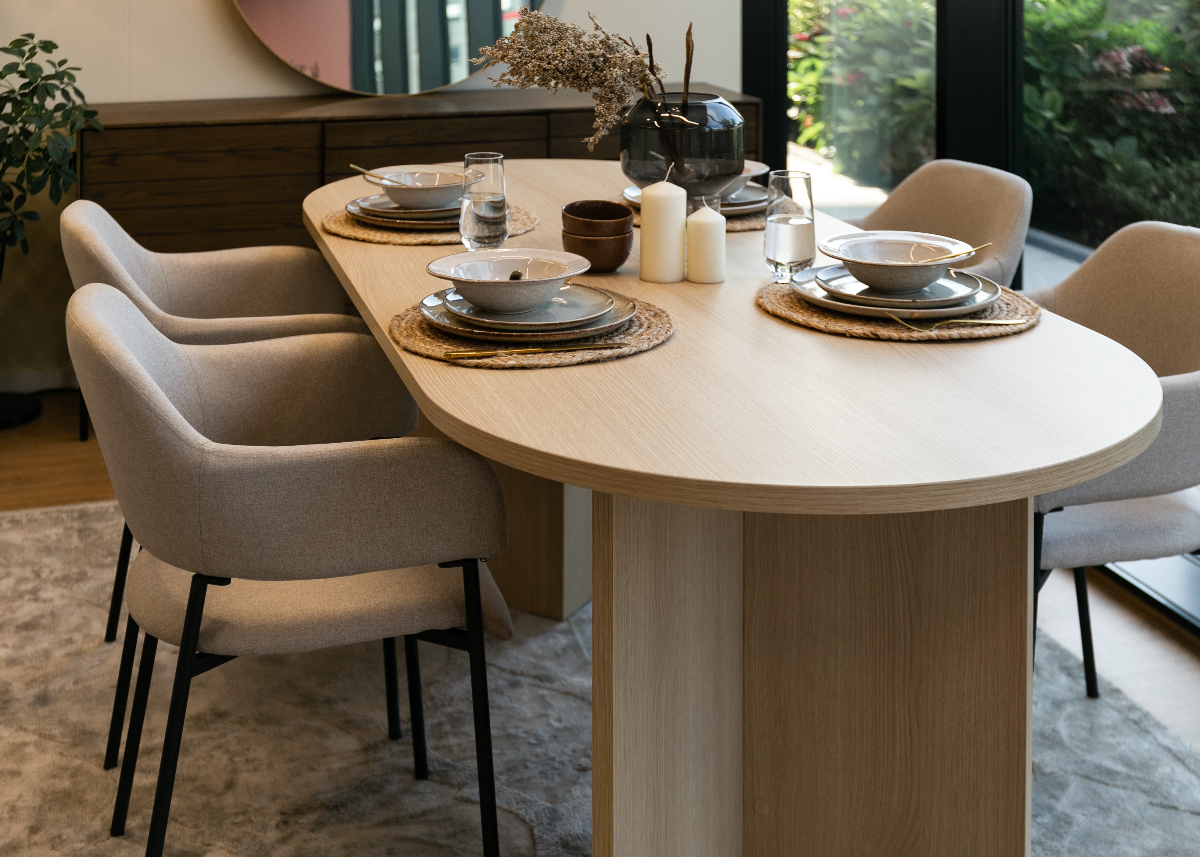 selsey-azhai-gepolsterter-stuhl-mit-armlehnen-grau-beige image 6