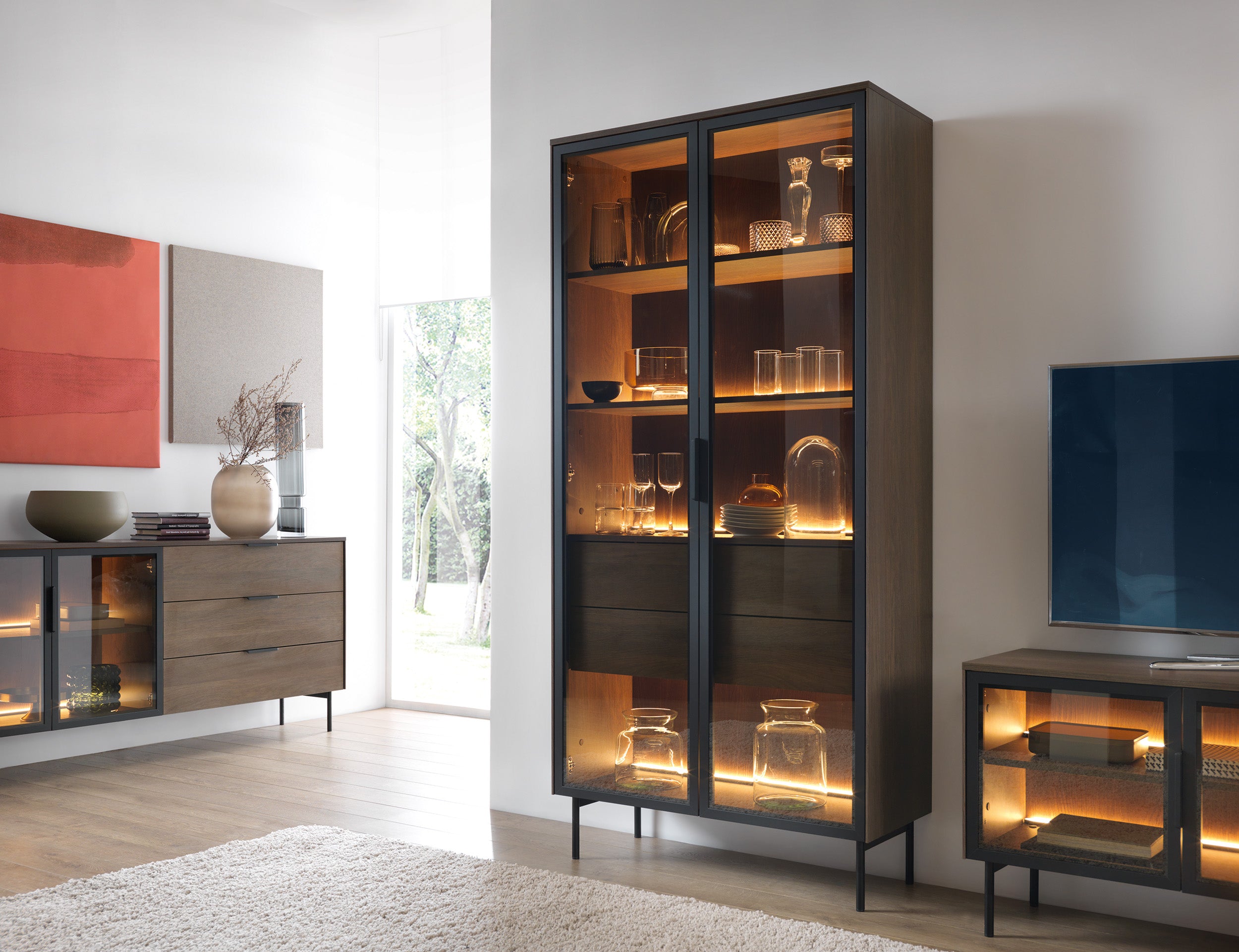 selsey-lumi-glast-r-vitrine-91-cm-eiche-dunin-mit-schubladen-und-beleuchtung image 4
