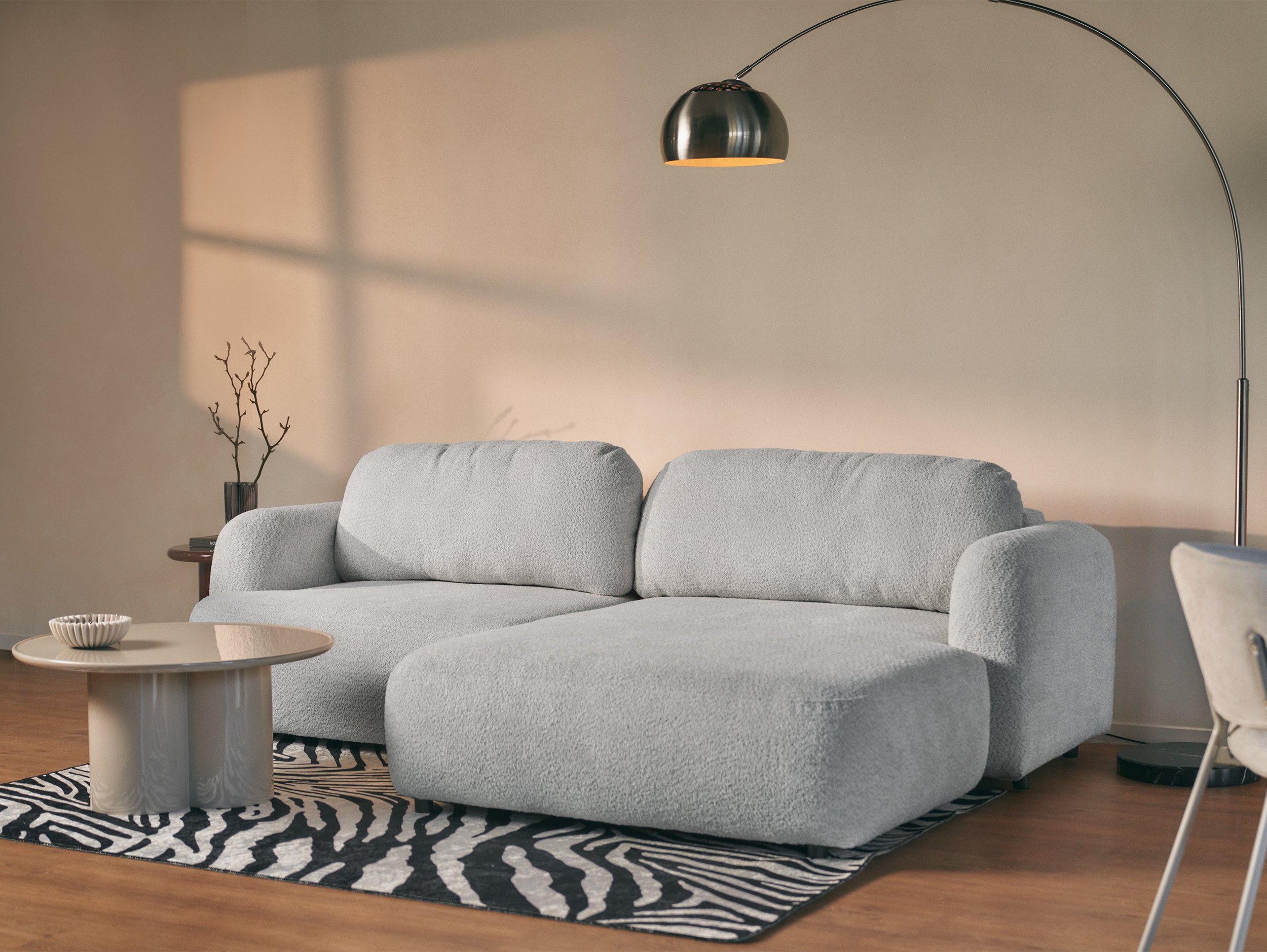 selsey-tvoya-ecksofa-mit-schlaffunktion-l-form-rechts-hellgrauer-boucl-stoff image 7