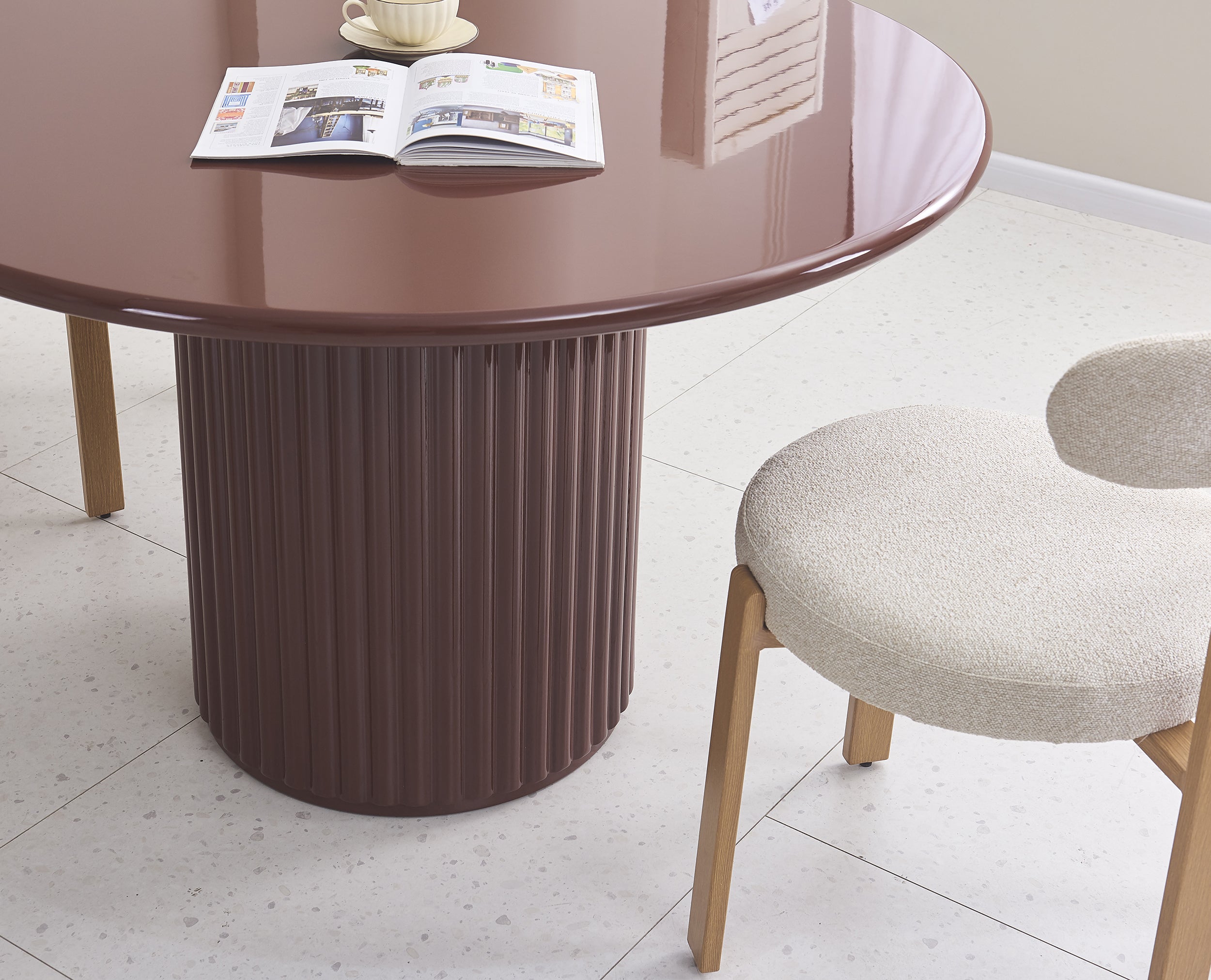 selsey-afinatte-esszimmerstuhl-boucl-beige-mit-metallbeinen image 4