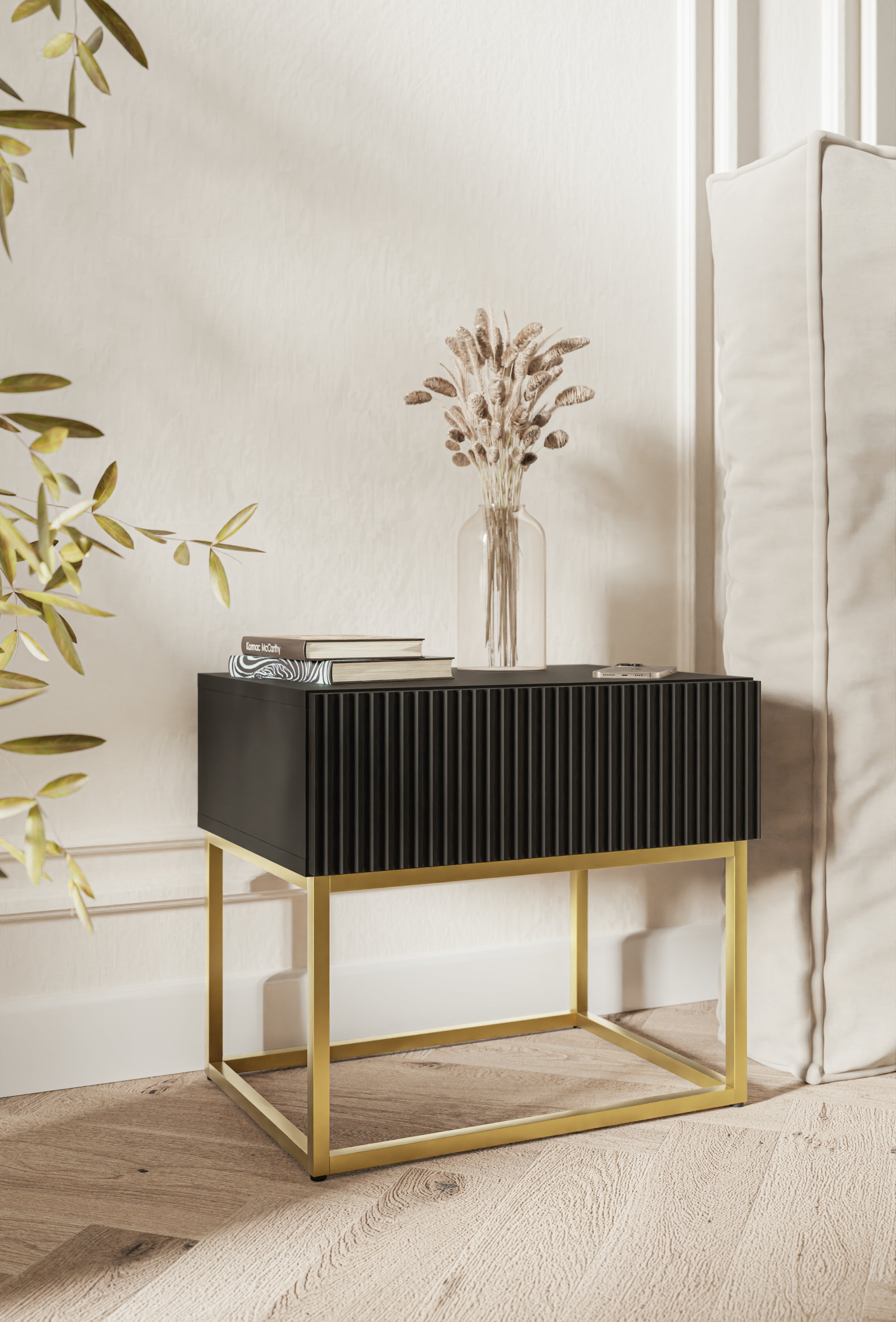 selsey-veldio-nachttisch-50-cm-mit-schublade-gefr-ste-front-schwarz-goldene-bein image 3