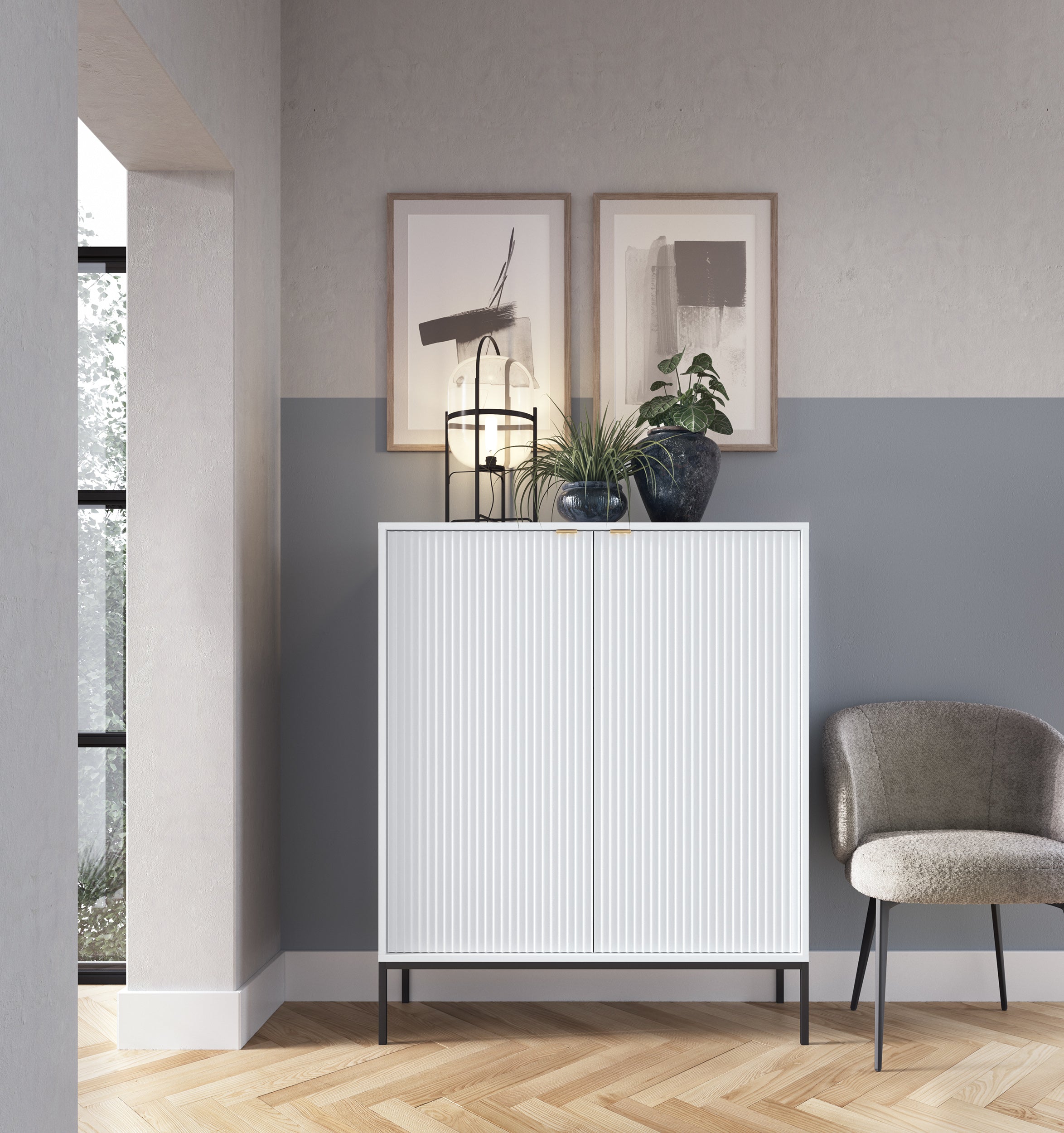 selsey-vellore-hohe-kommode-wei-mit-gerillten-fronten-und-goldenen-griffen image 2