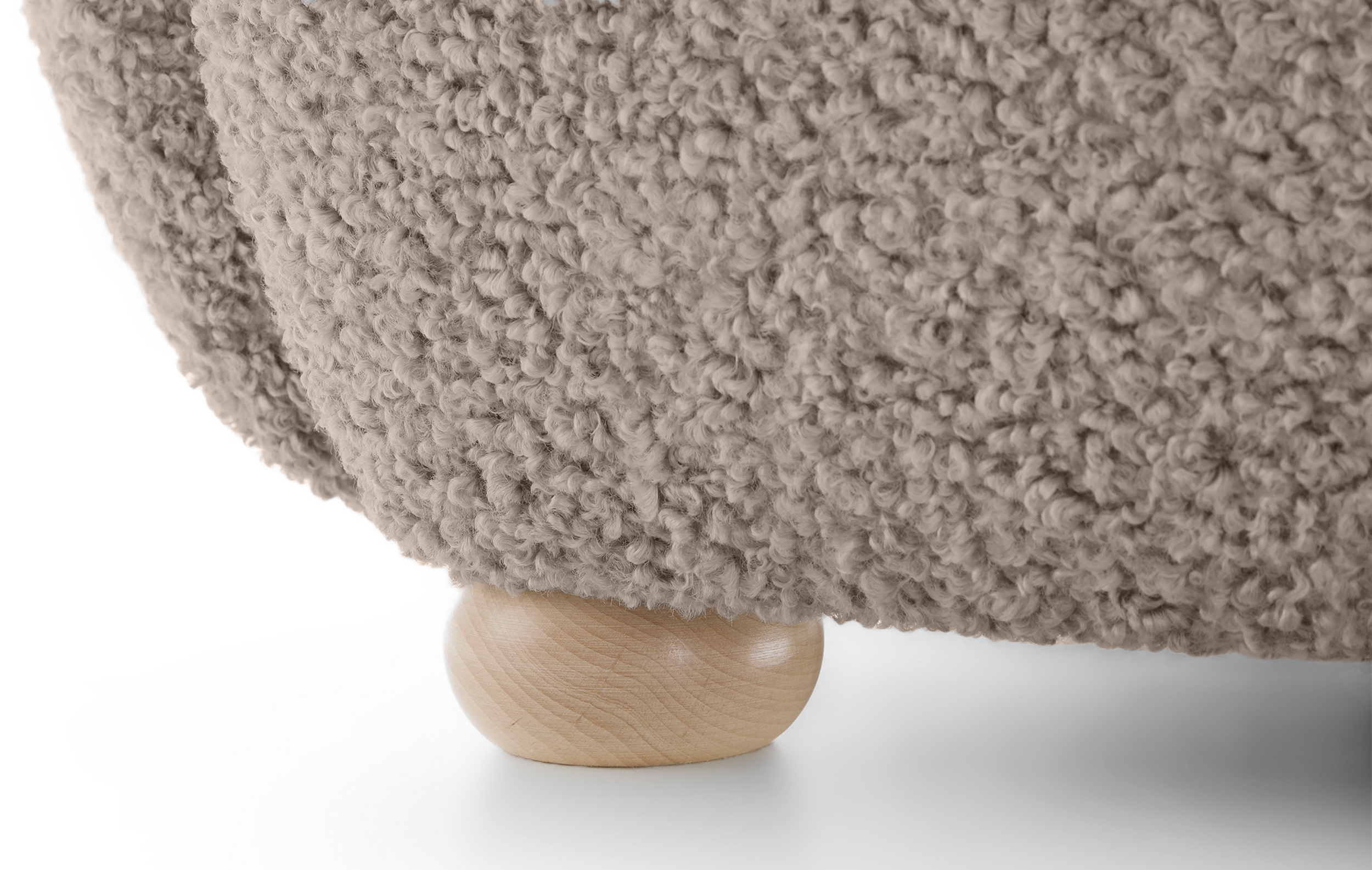 selsey-milele-schalensitz-boucl-beige-mit-buchenholzbeinen image 6