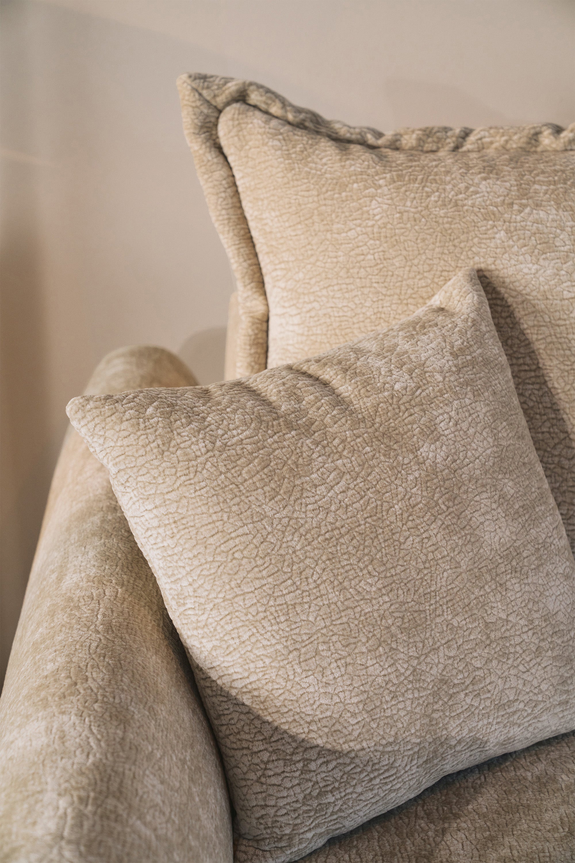 selsey-cushi-ecksofa-mit-schlaffunktion-l-form-links-mit-stauraum-beige-chenille image 8