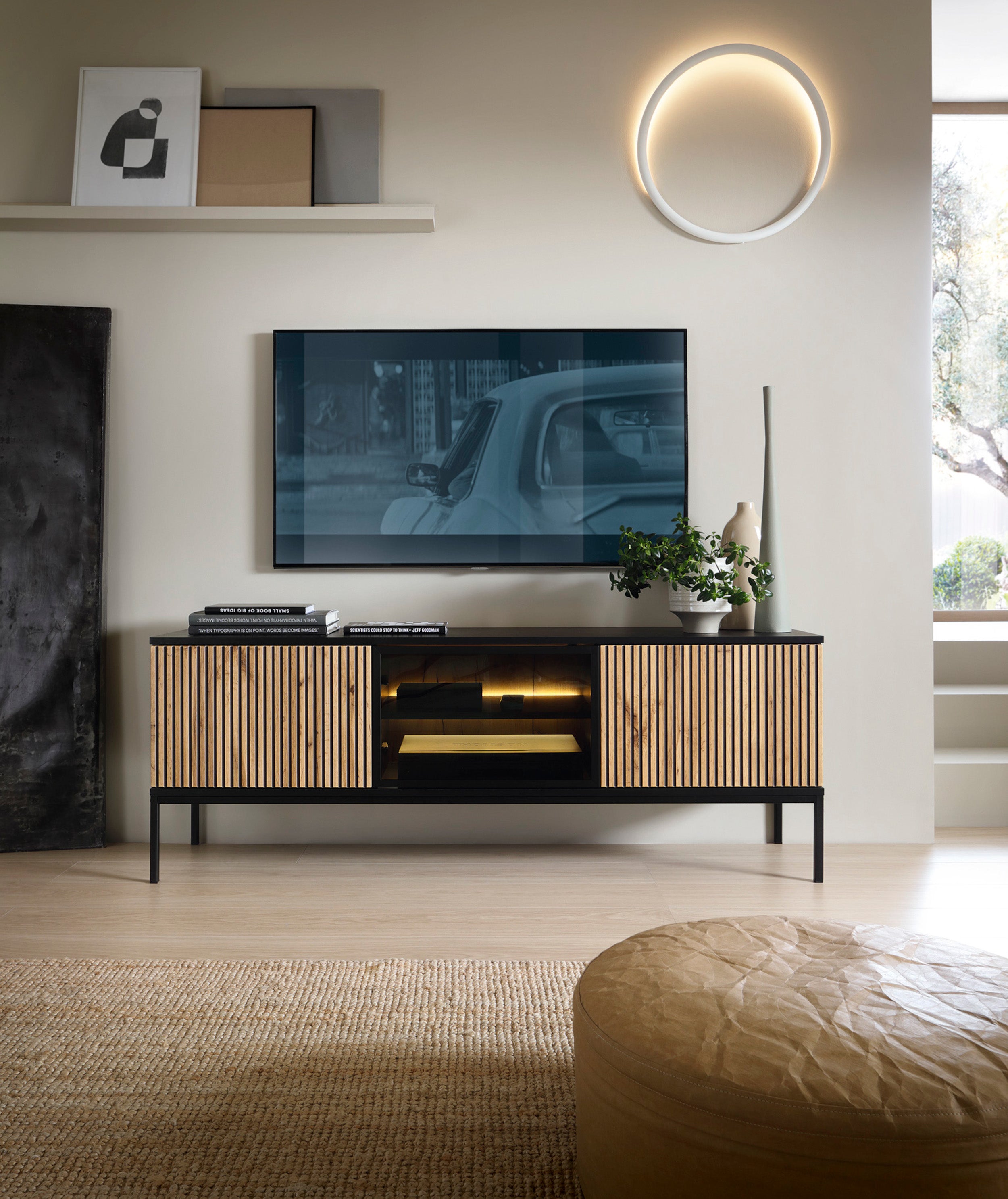 selsey-tosena-tv-schrank-154-cm-mit-drei-t-ren-und-led-schwarz-wotan-eiche image 2