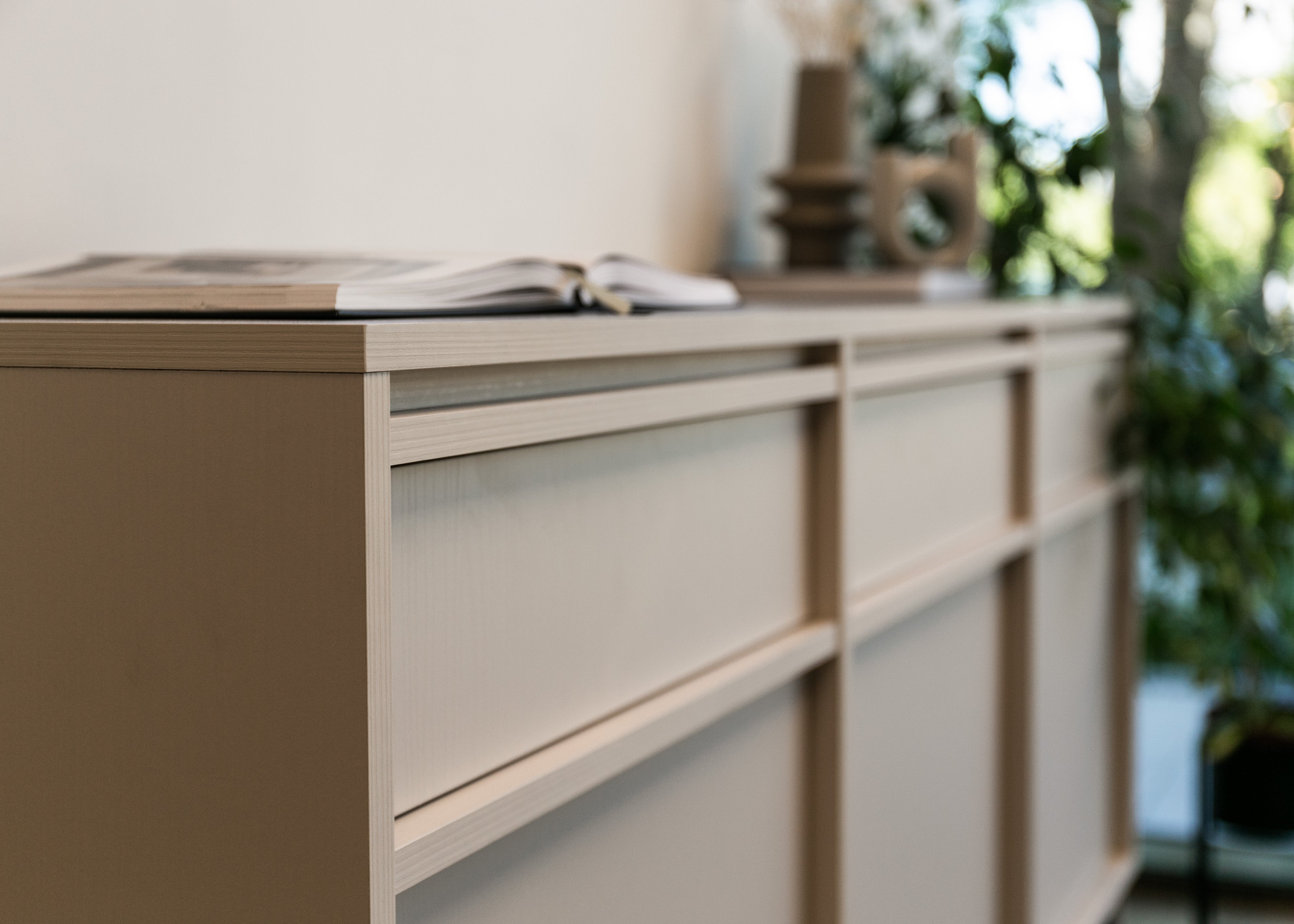 selsey-evo-dreht-r-kommode-154-cm-mit-schubladen-sandbeige-mit-stahlgestell image 7