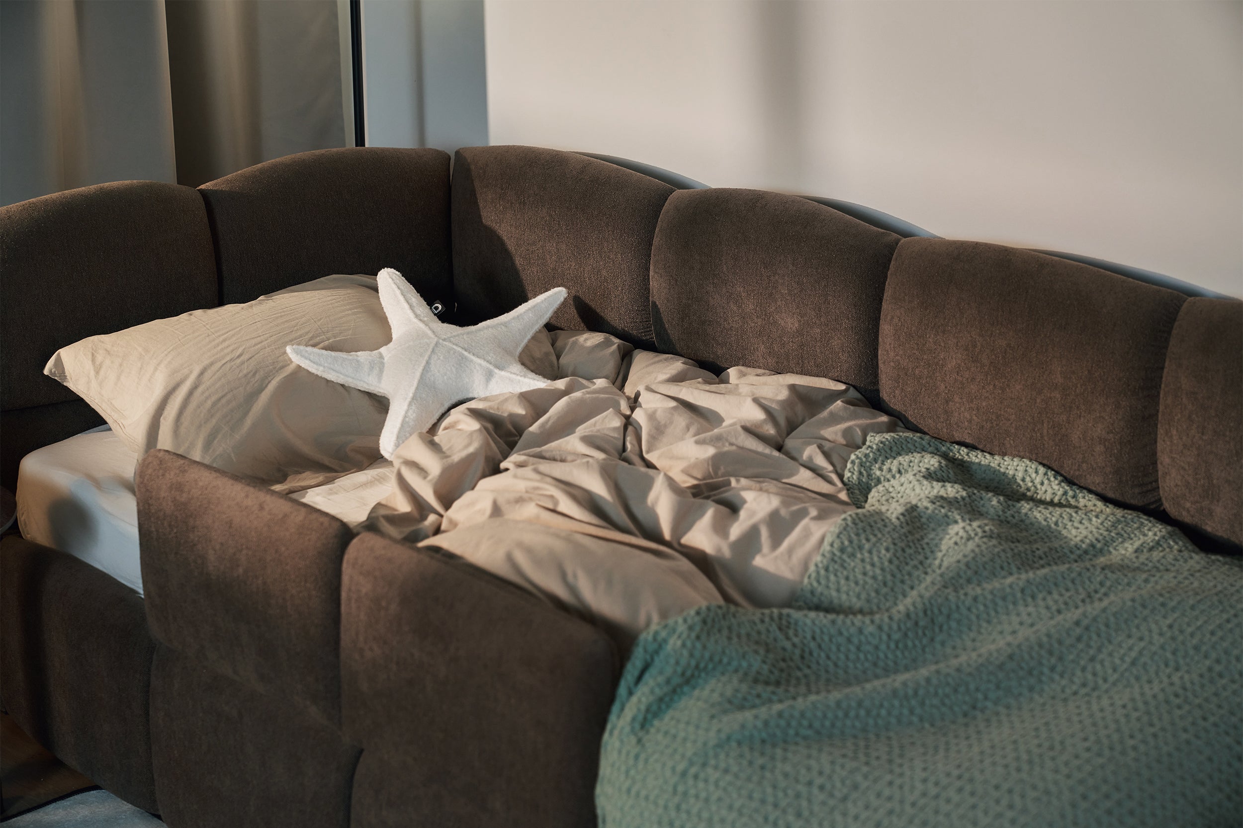 selsey-cloudy-jugendbett-90x200-cm-linksseitig-mit-stauraum-und-seitenschutz-bra image 6