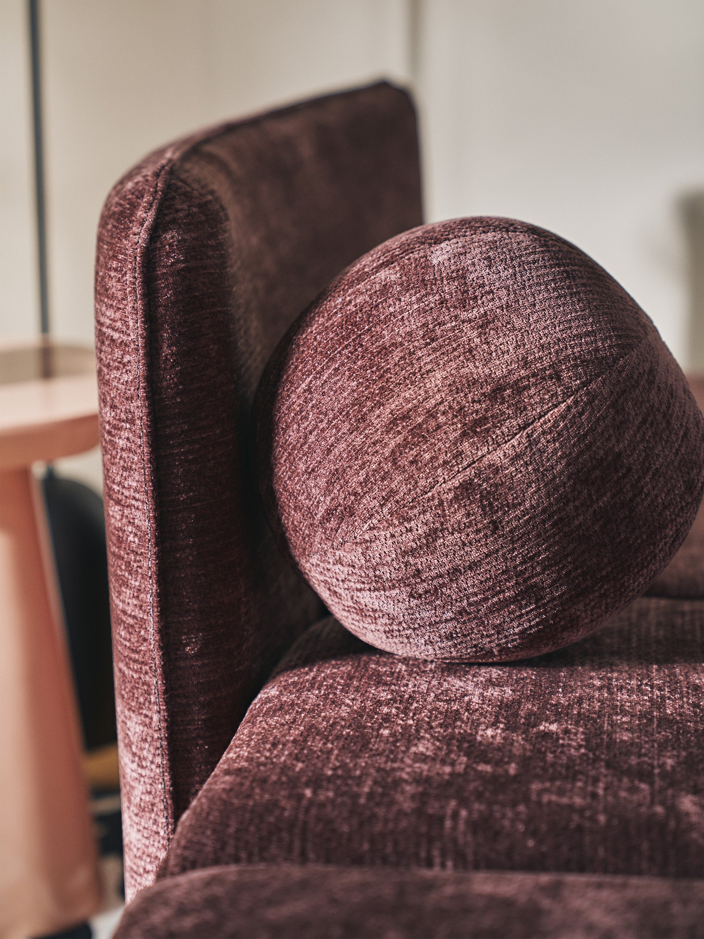 selsey-paxi-ausziehbares-zweisitzer-sofa-165-cm-mit-stauraum-pflaume-chenille image 6