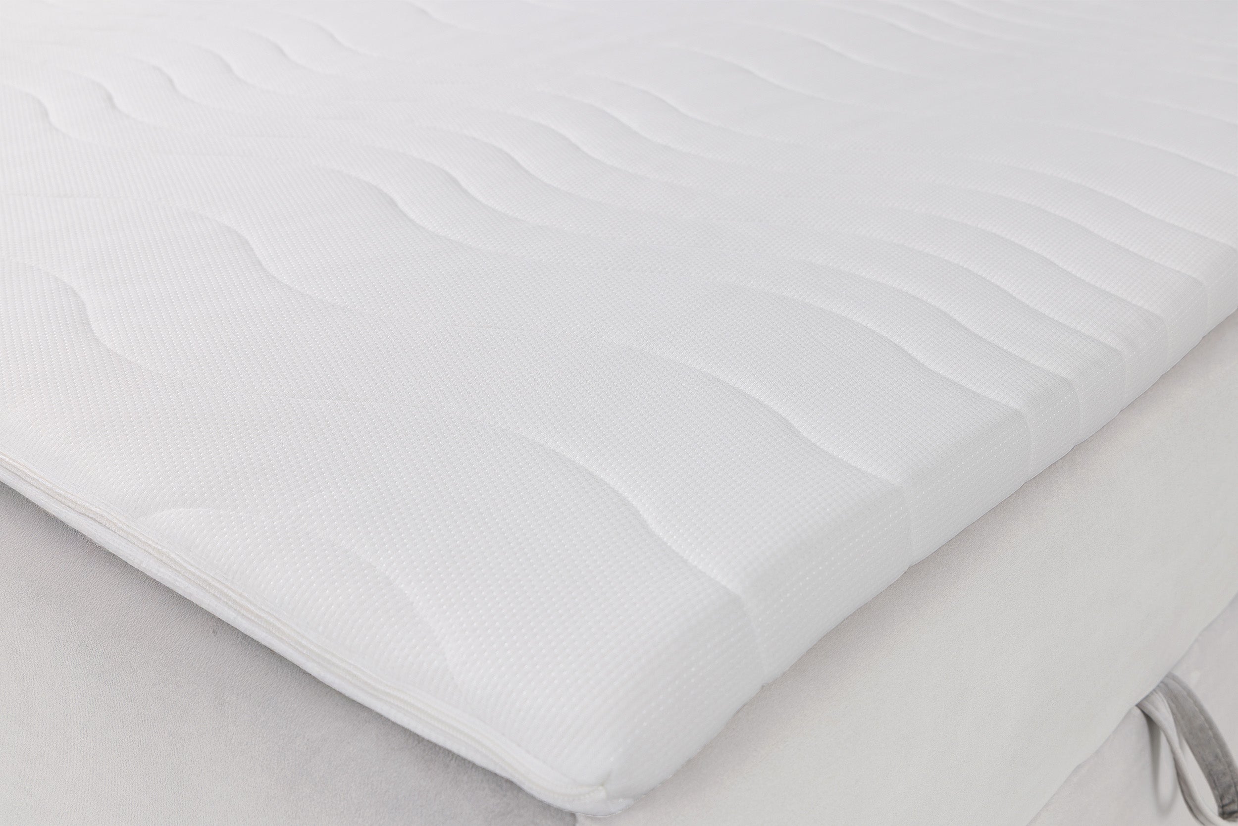 selsey-daissy-kontinentalbett-180x200-cm-hellbeige-samt-mit-stauraum-und-topper image 5