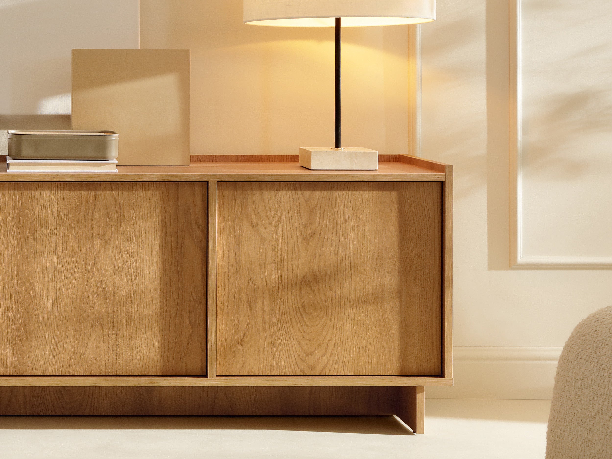 selsey-yasumi-dreit-riger-tv-schrank-147-cm-karamelleiche image 4