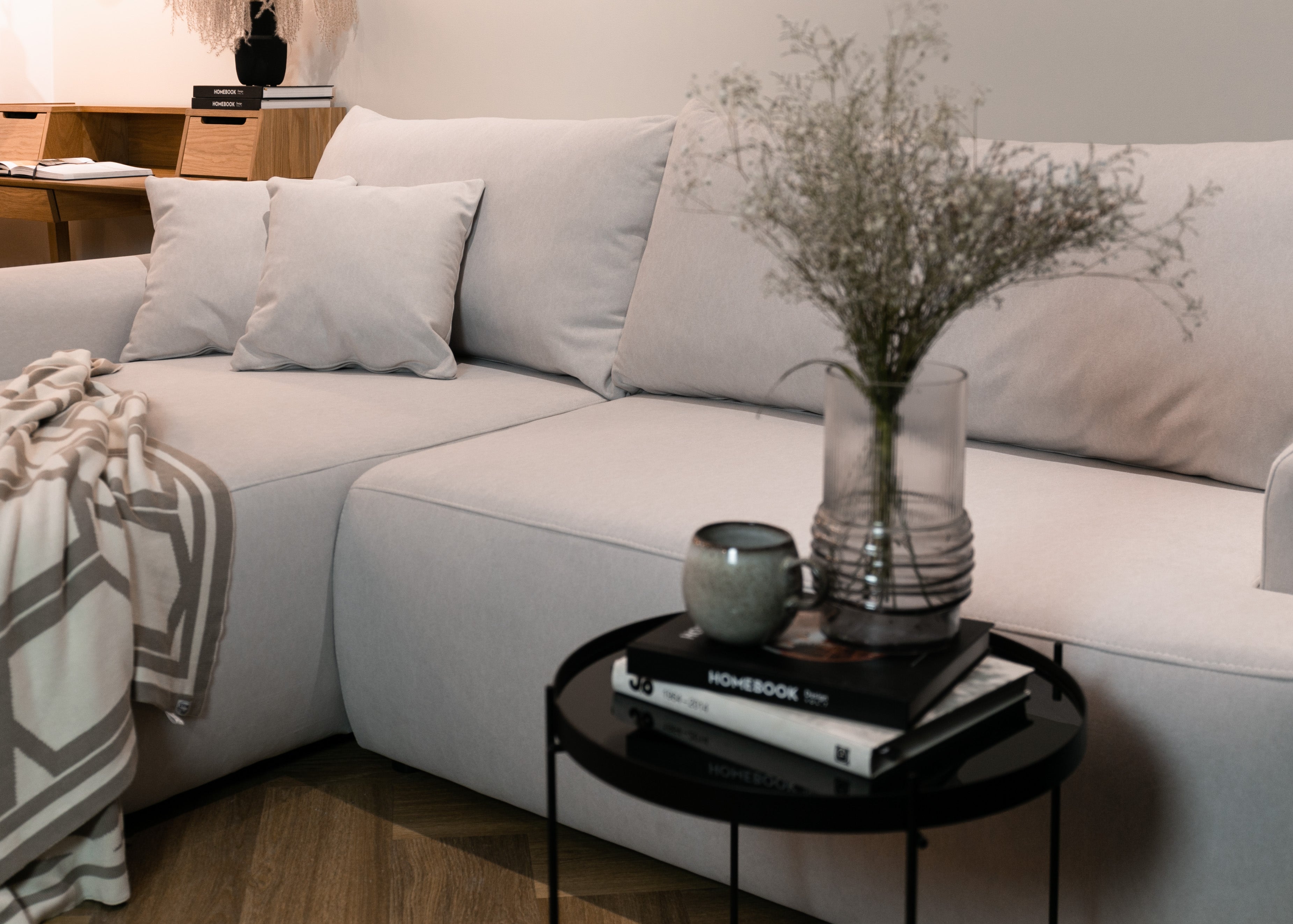 selsey-ovo-ecksofa-links-mit-schlaffunktion-und-stauraum-hellbeiger-samt image 3