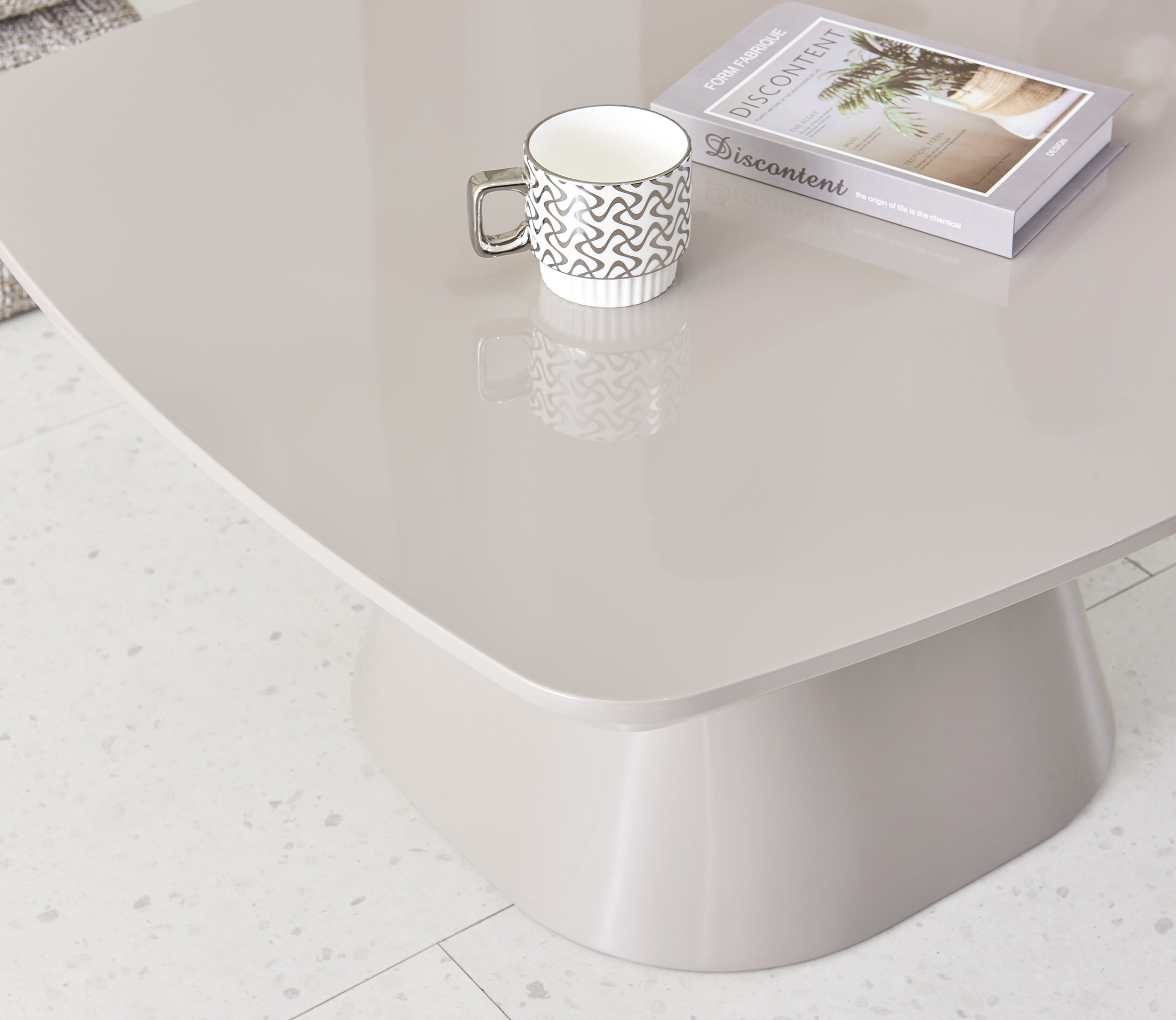selsey-adievent-couchtisch-80x80-cm-hellgrau-hochglanz image 3
