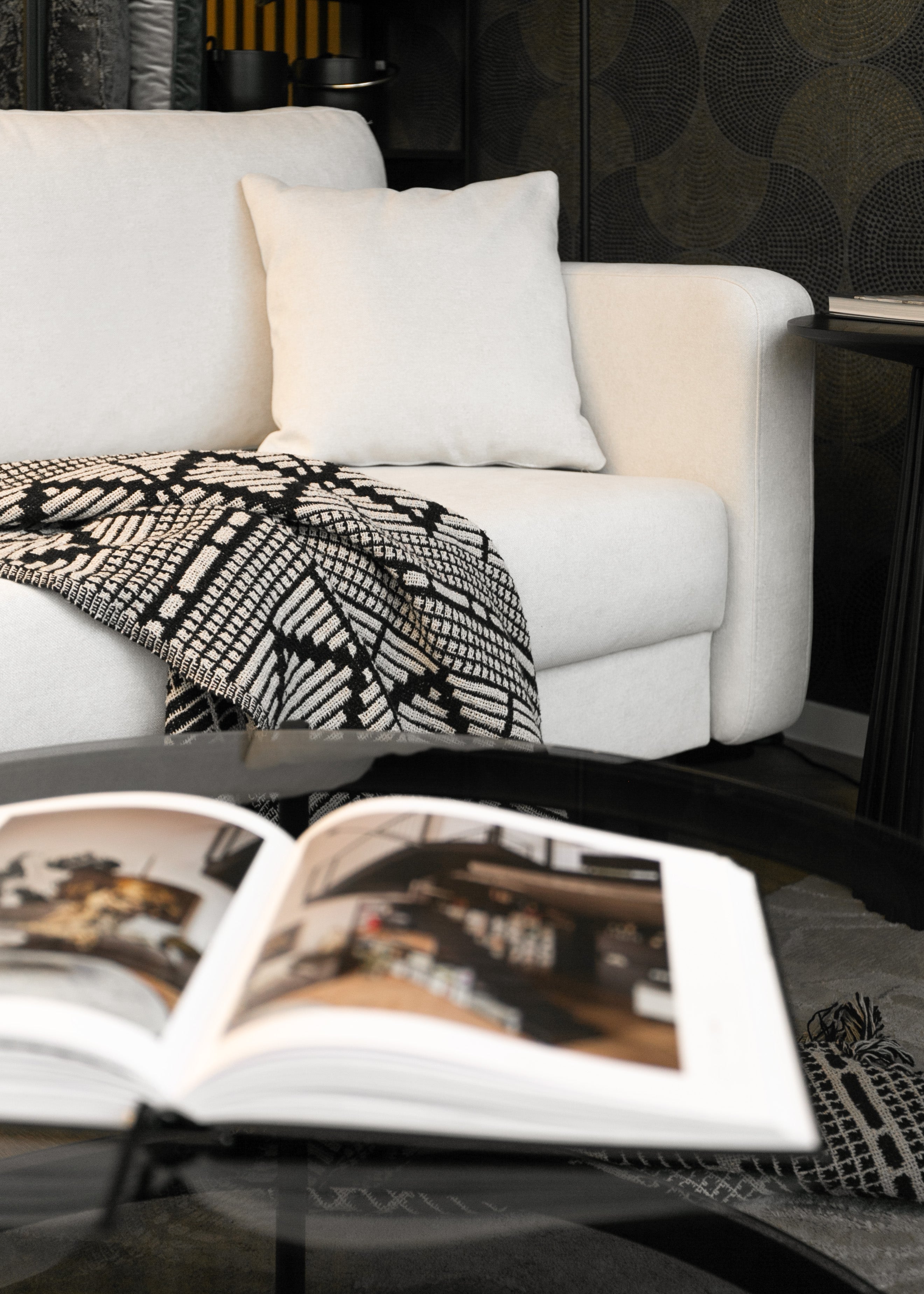 selsey-valico-dreisitziges-ausklapp-sofa-creme-chenille-schwarze-beine image 7