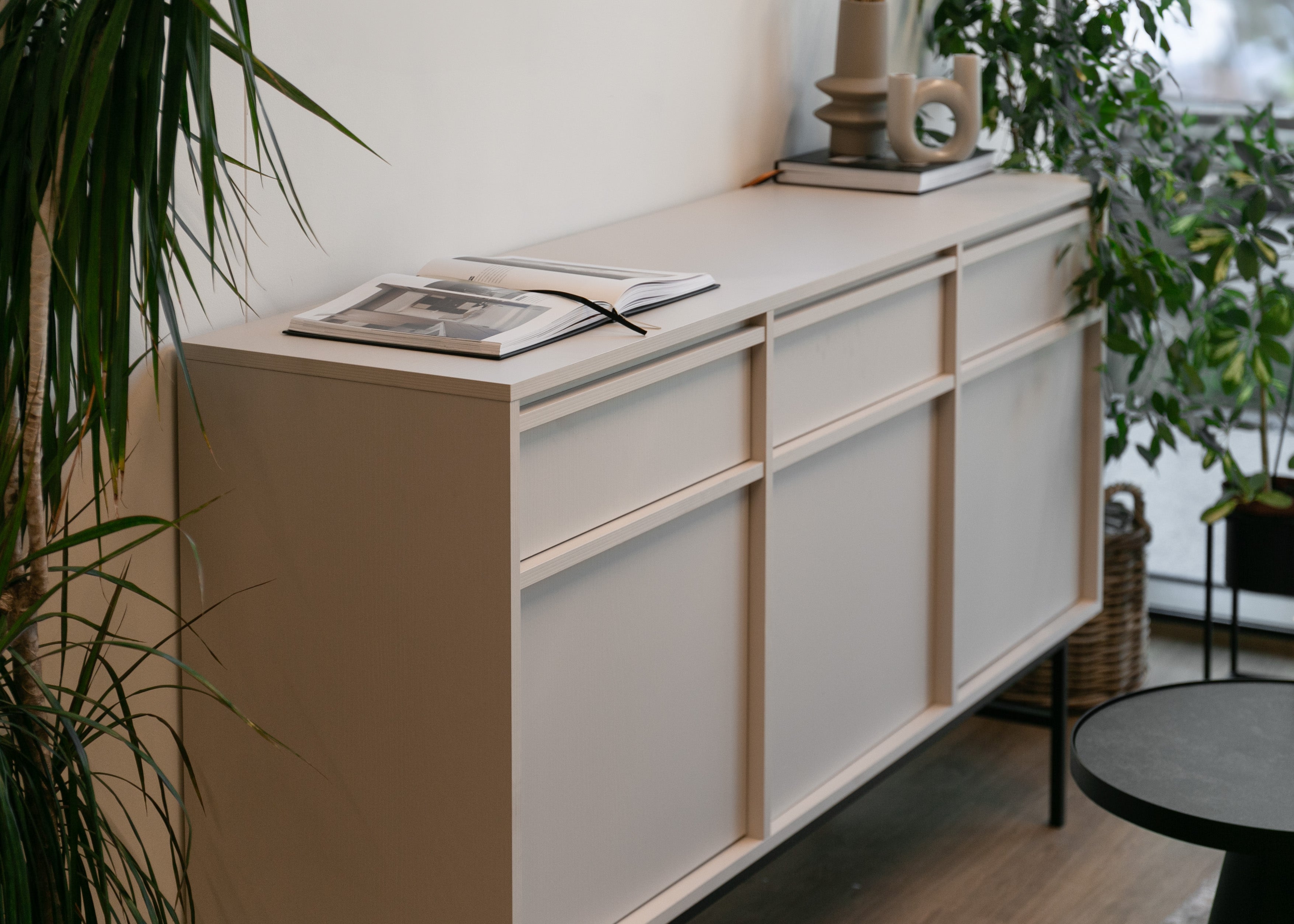selsey-evo-dreht-r-kommode-154-cm-mit-schubladen-sandbeige-mit-stahlgestell image 6