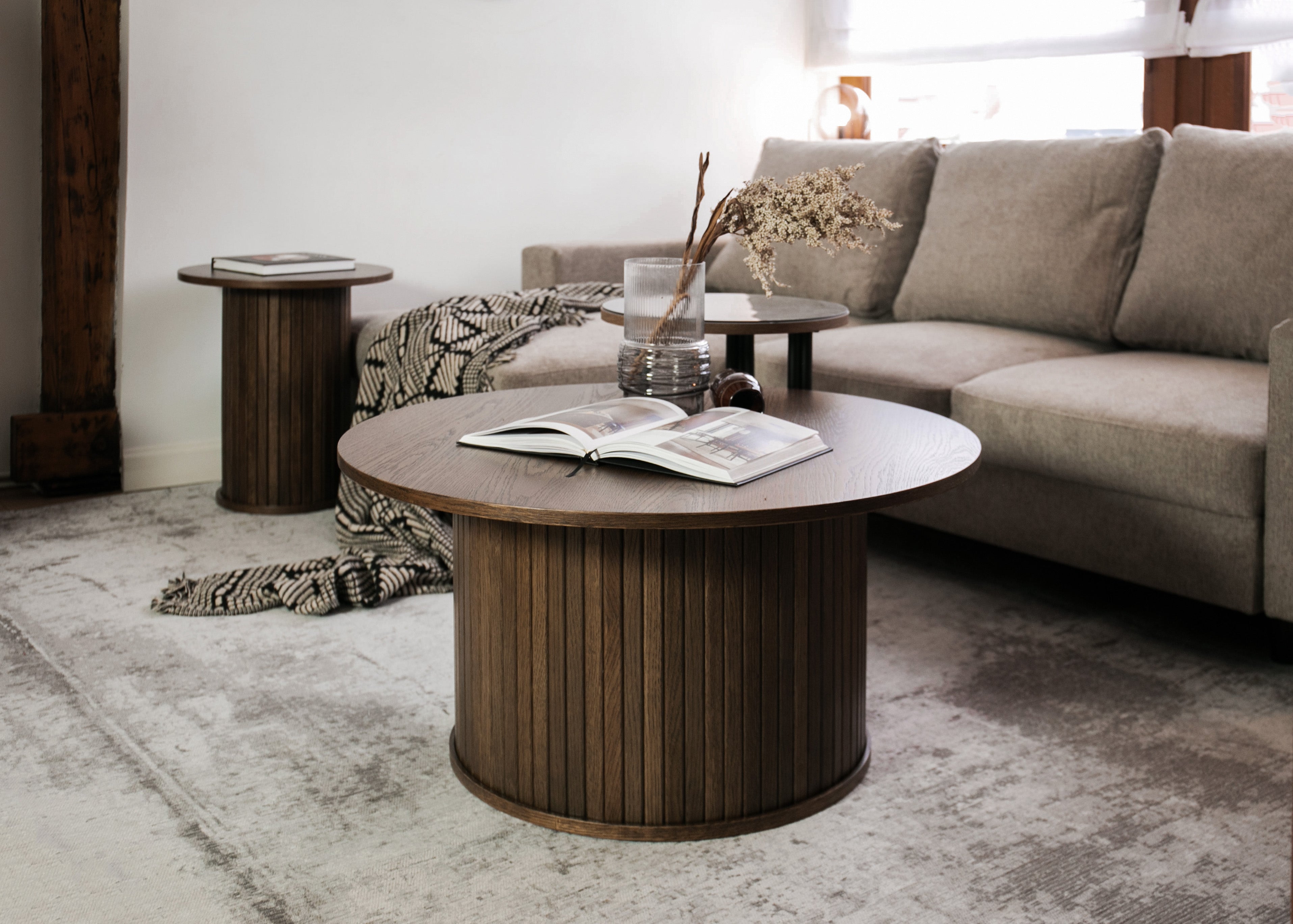 selsey-gativel-runder-holztisch-90-cm-gebrannte-eiche-pilzform image 2
