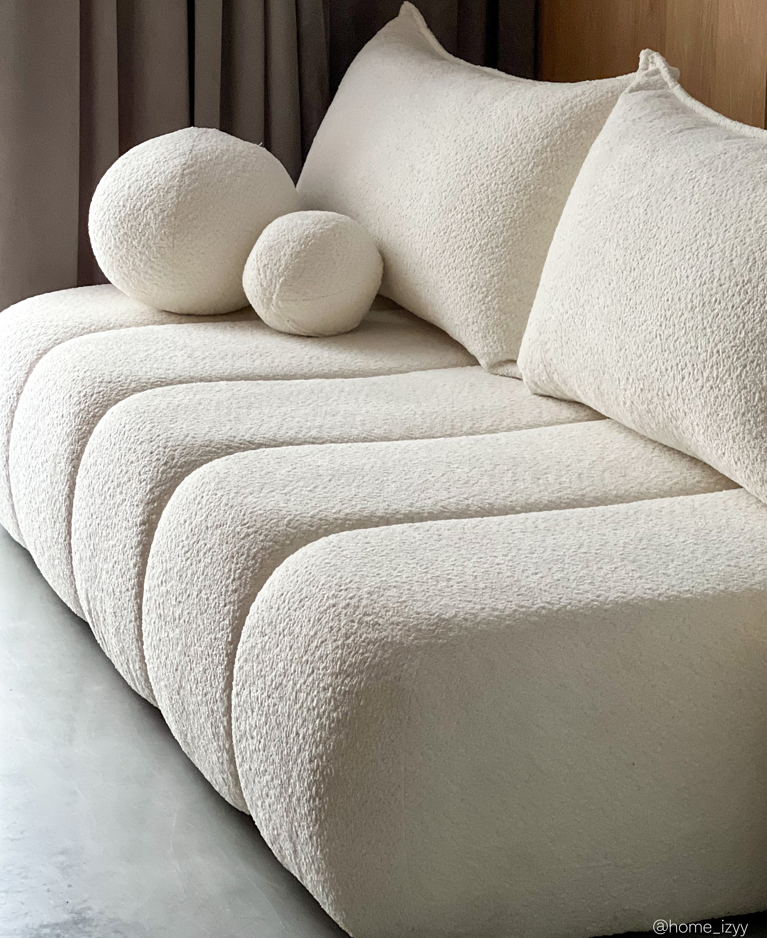 selsey-dandelino-mini-dreisitziges-schlafsofa-cremefarben-boucl image 2