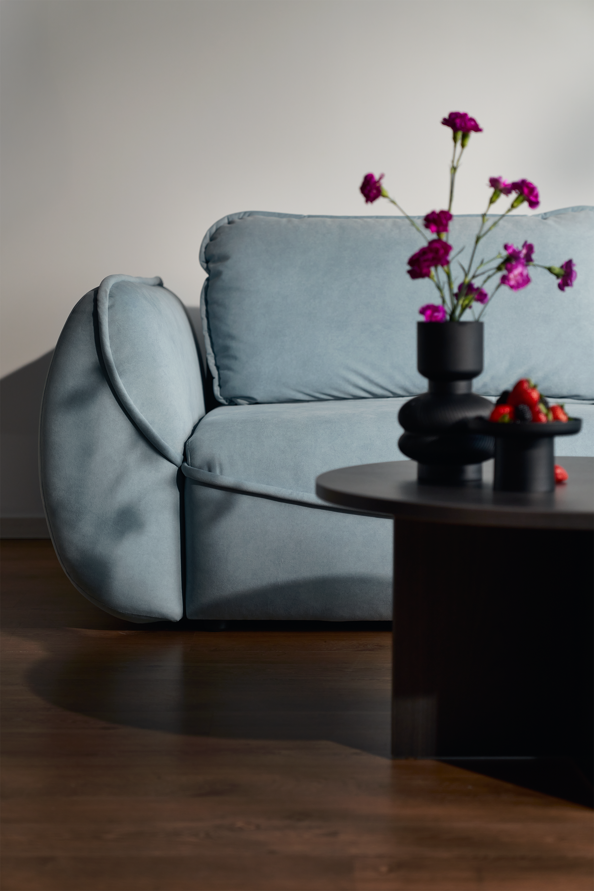 selsey-cutie-dreisitziges-schlafsofa-ausklappbar-mit-stauraum-hellblauer-pflegel image 3