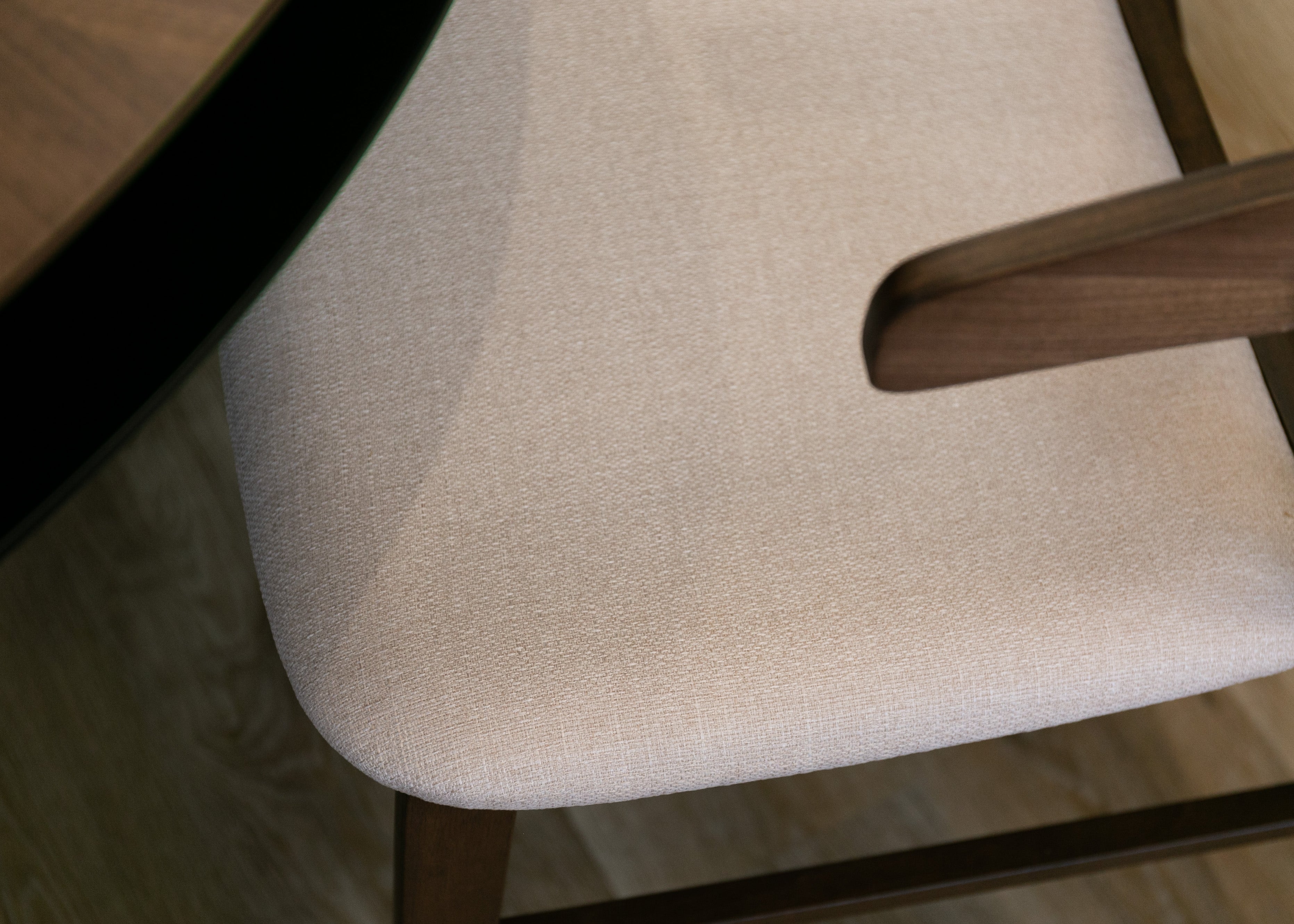 selsey-panize-holzstuhl-nussbaum-beige image 6