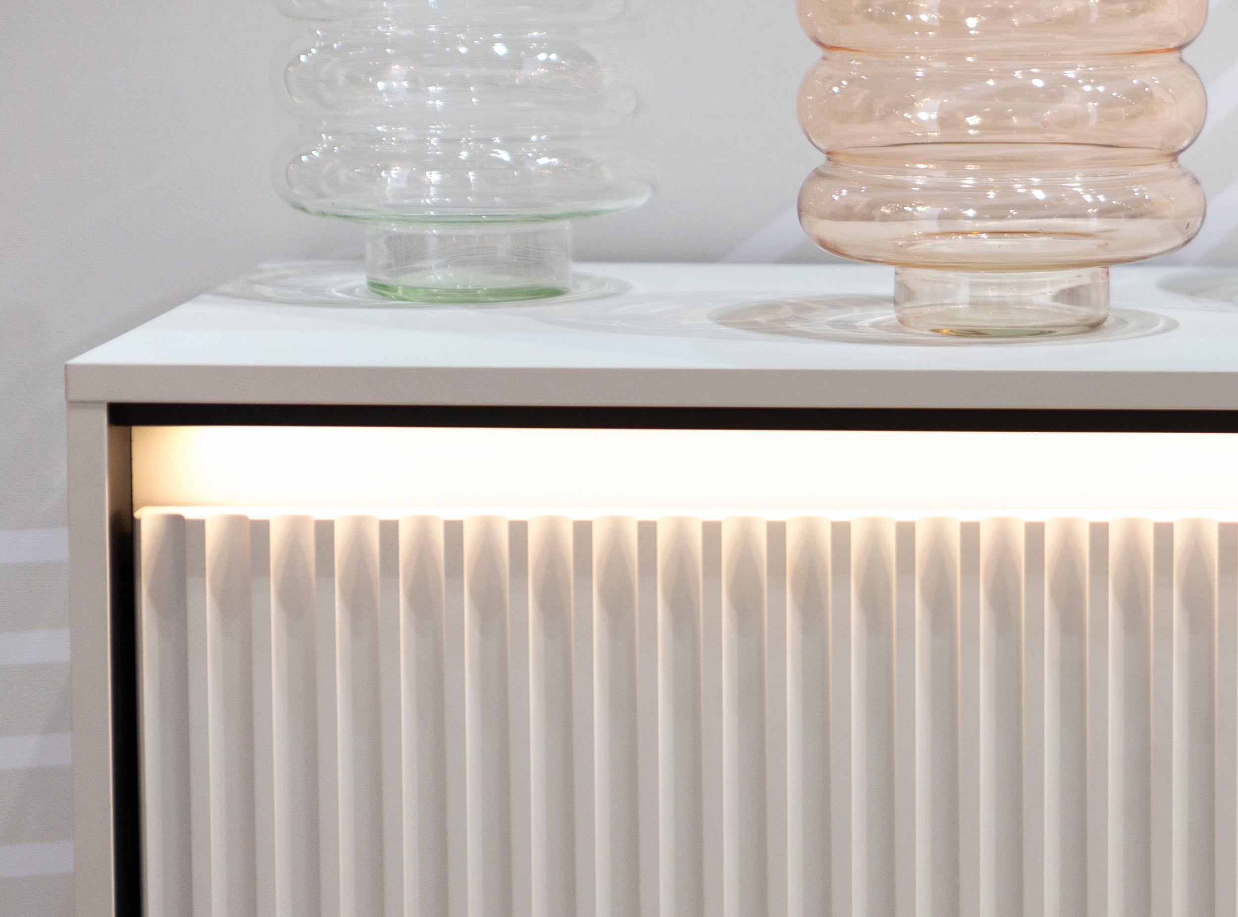 selsey-trend-zweit-rige-kommode-166-cm-mit-3-schubladen-und-led-wei image 4