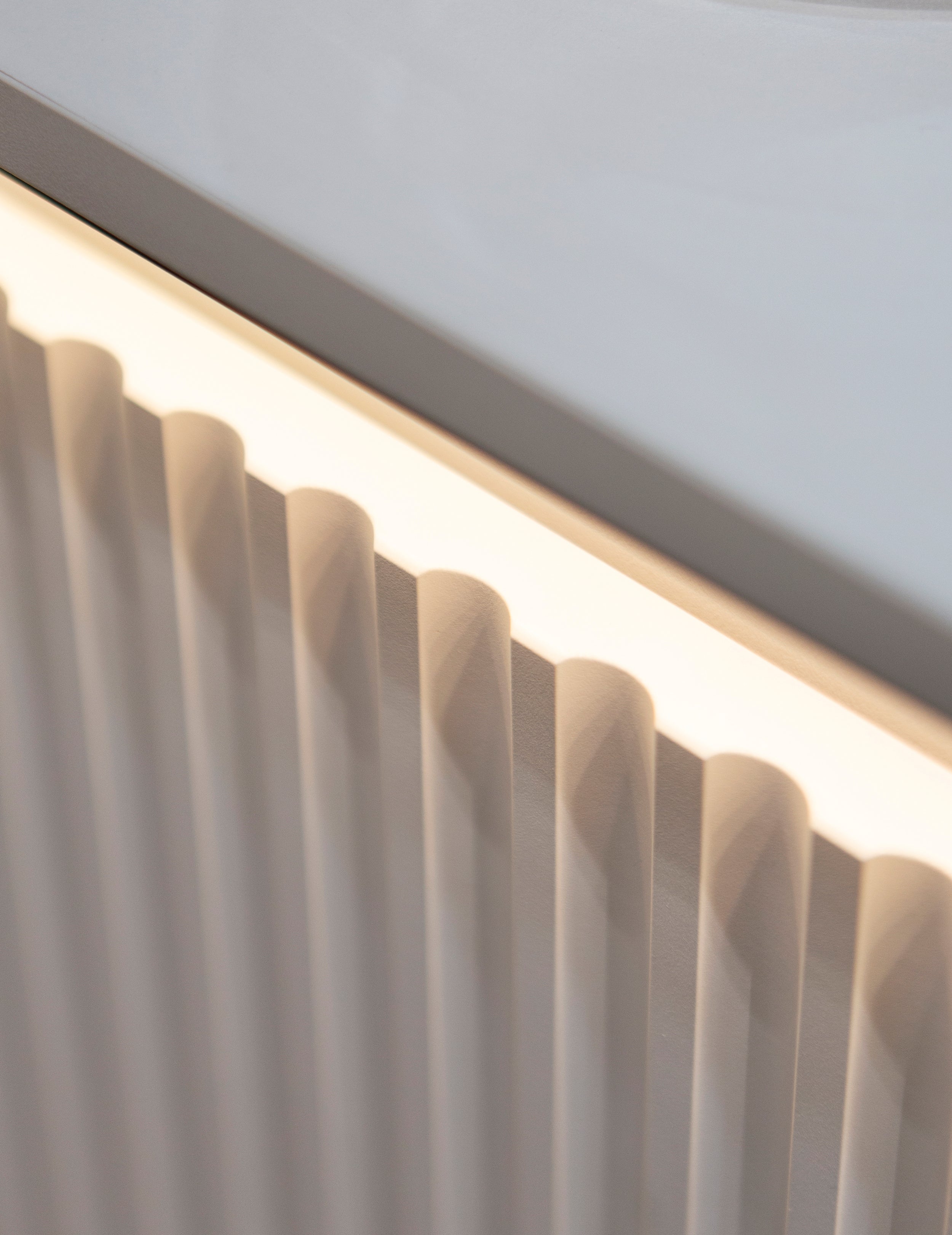 selsey-trend-zweit-rige-kommode-166-cm-mit-3-schubladen-und-led-wei image 5