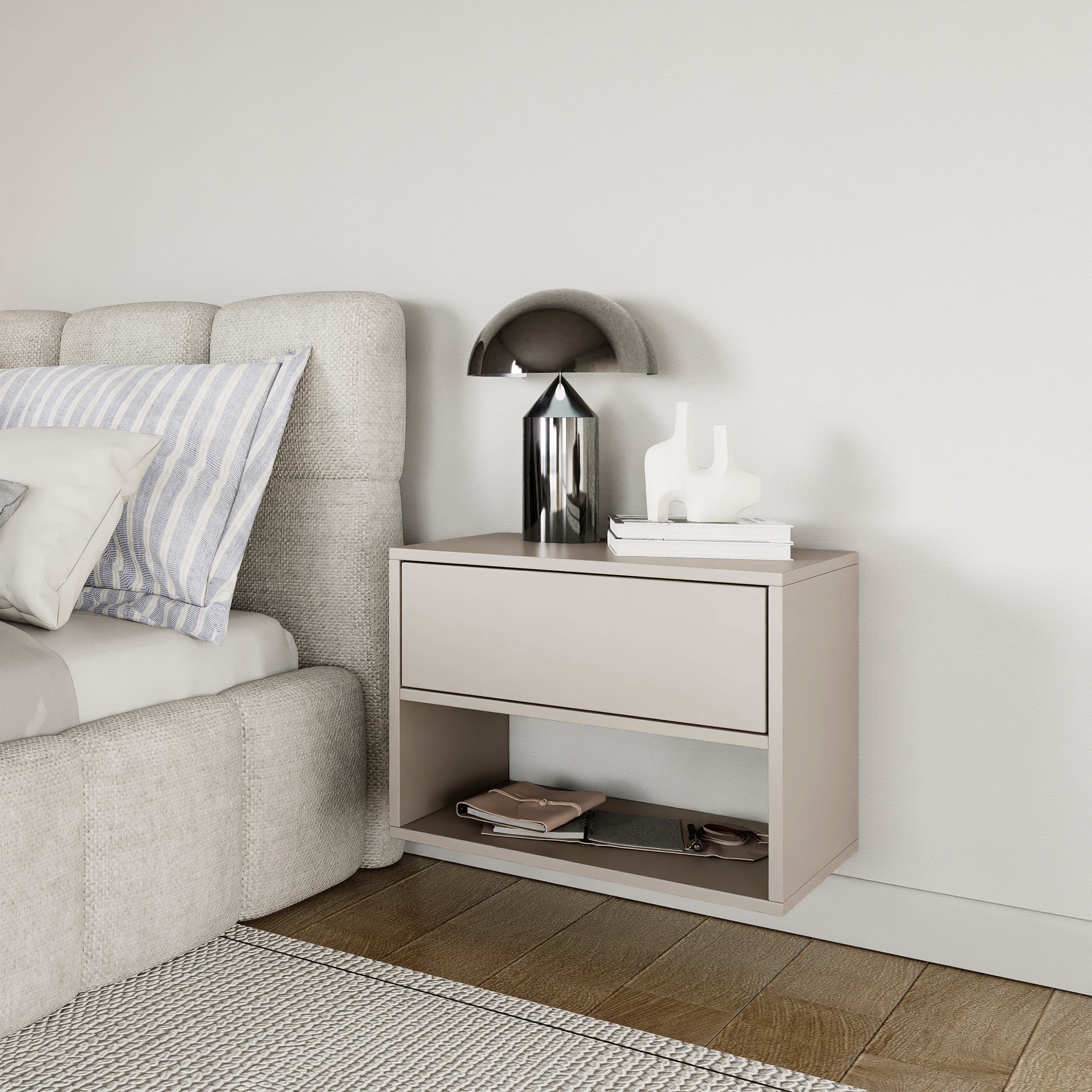 selsey-framme-h-ngender-nachttisch-50-cm-mit-schublade-und-fach-kaschmir image 2