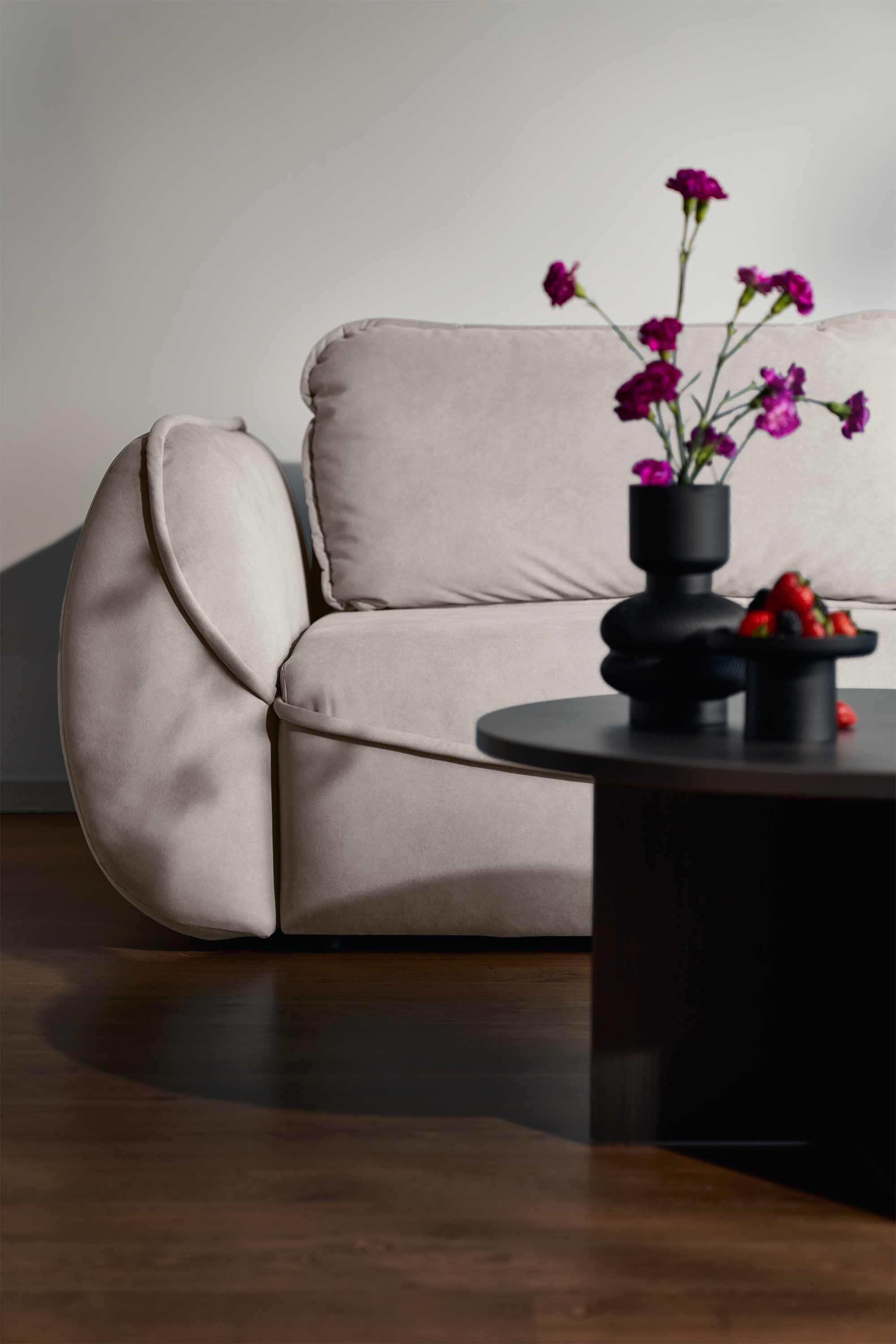 selsey-cutie-drei-sitzer-schlafsofa-mit-stauraum-beige-samtstoff image 3