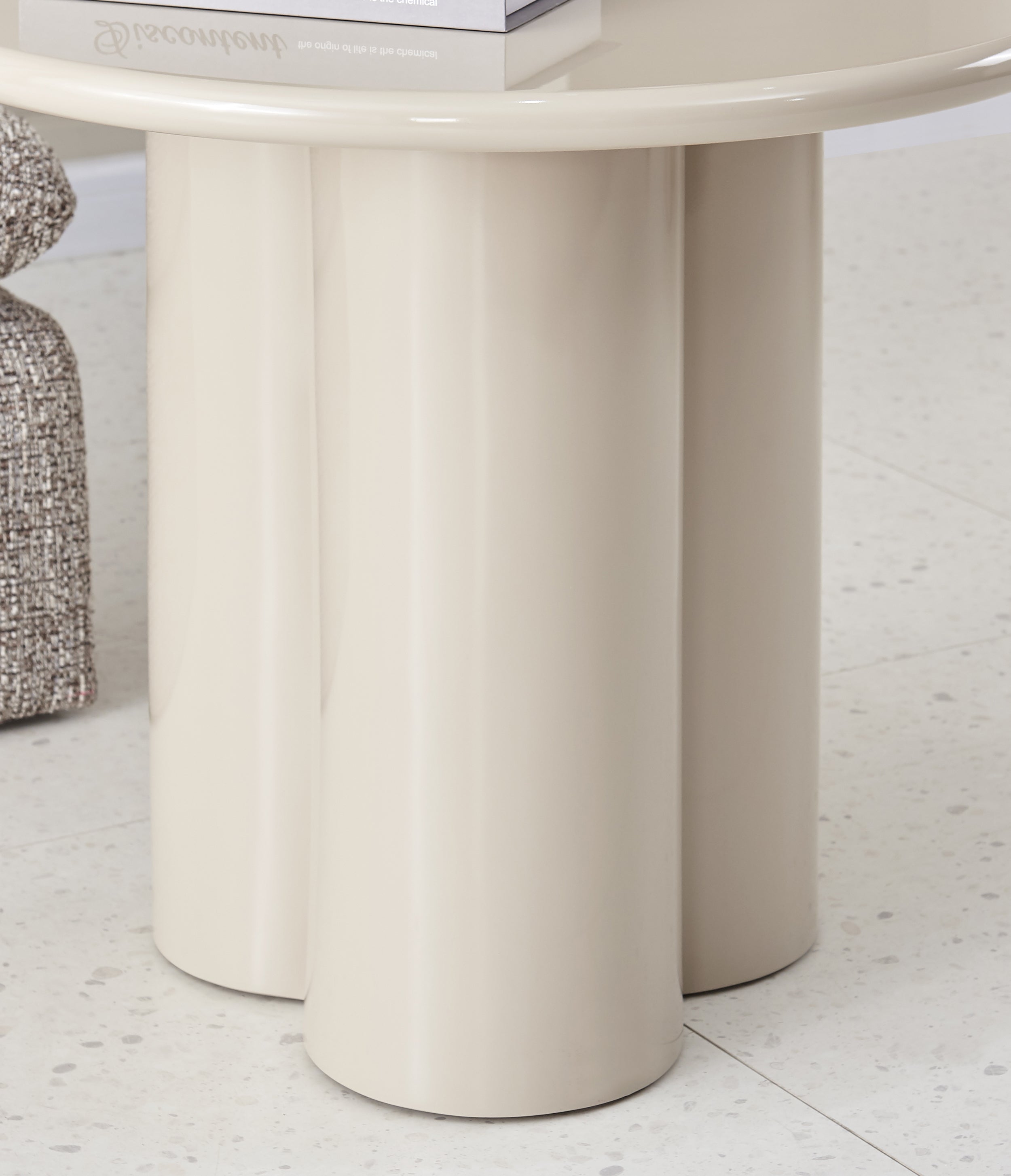 selsey-loccoli-couchtisch-rund-60-cm-hellbeige-hochglanz image 4