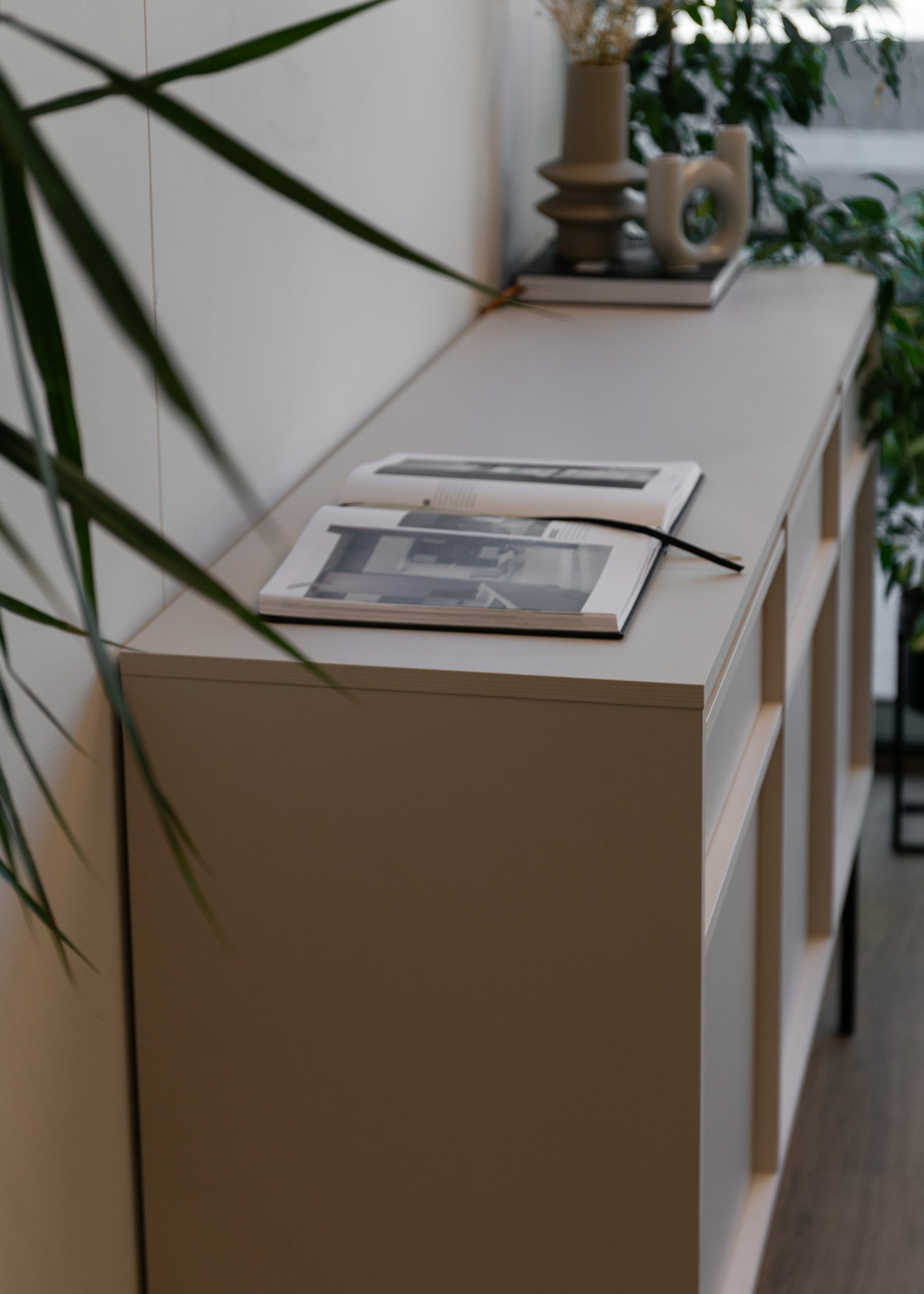 selsey-evo-dreht-r-kommode-154-cm-mit-schubladen-sandbeige-mit-stahlgestell image 8